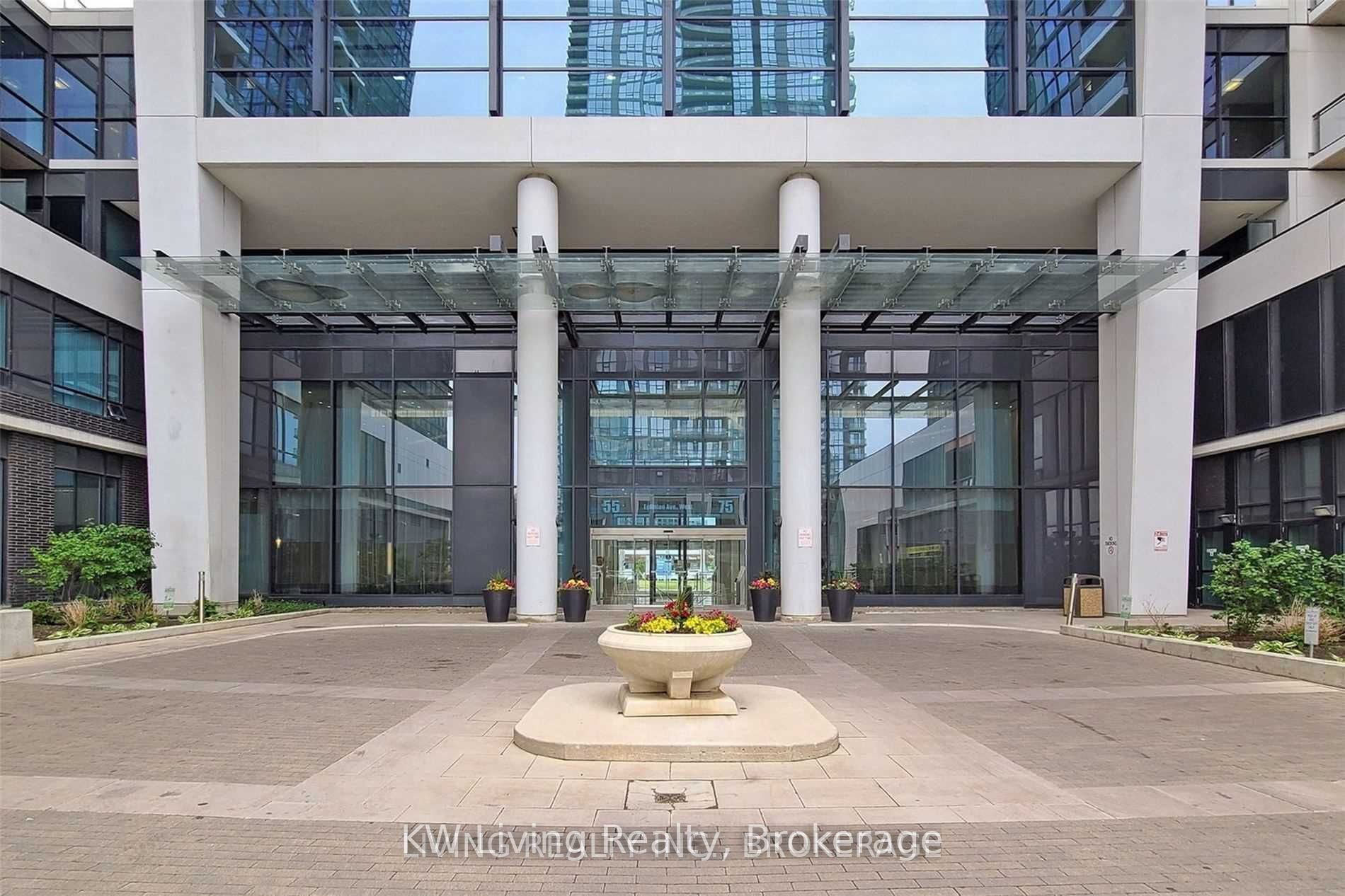 75 Eglinton Avenue W 1807, Mississauga, ON L5R 0E5 photo 4