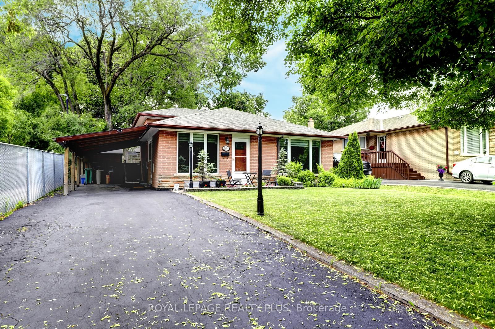 2694 Truscott Drive, Mississauga, ON L5J 2B7 photo 3