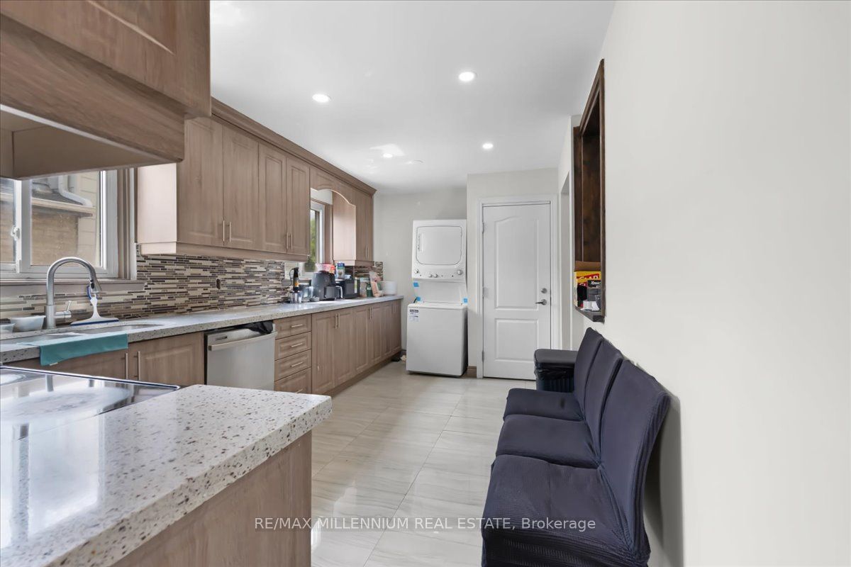 26 Talbot Street, Brampton, ON L6X 2P5 photo 3