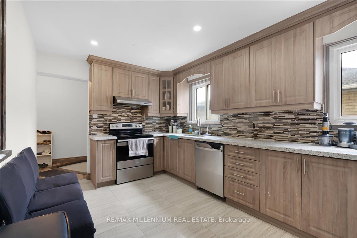26 Talbot Street, Brampton, ON L6X 2P5 photo 5