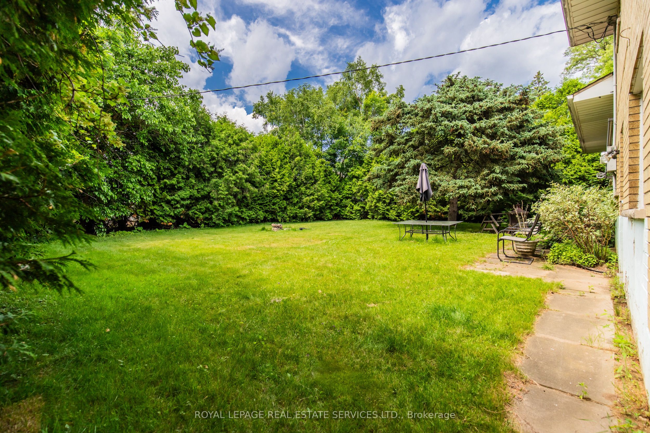 227 Lakeshore Road W Unit #2, Oakville, ON L6K 1E9 photo 3