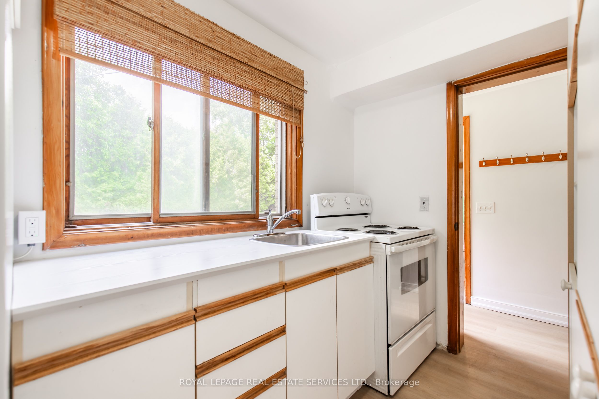 227 Lakeshore Road W Unit #2, Oakville, ON L6K 1E9 photo 5
