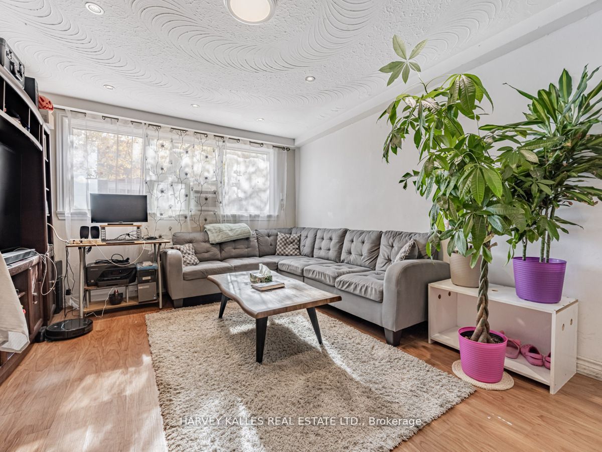 6 Carrington Avenue, Toronto, ON M6E 2C3 photo 2
