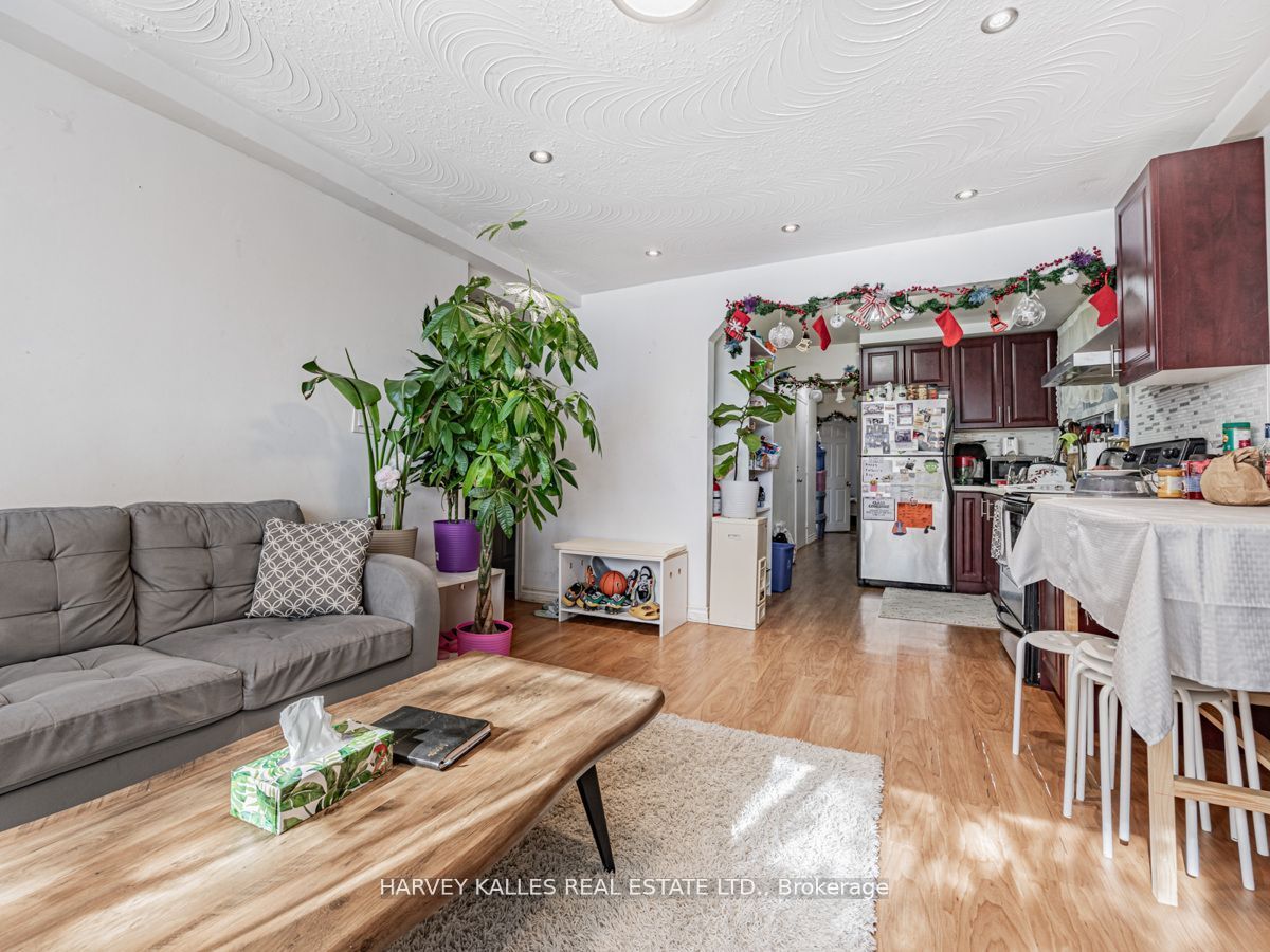 6 Carrington Avenue, Toronto, ON M6E 2C3 photo 4