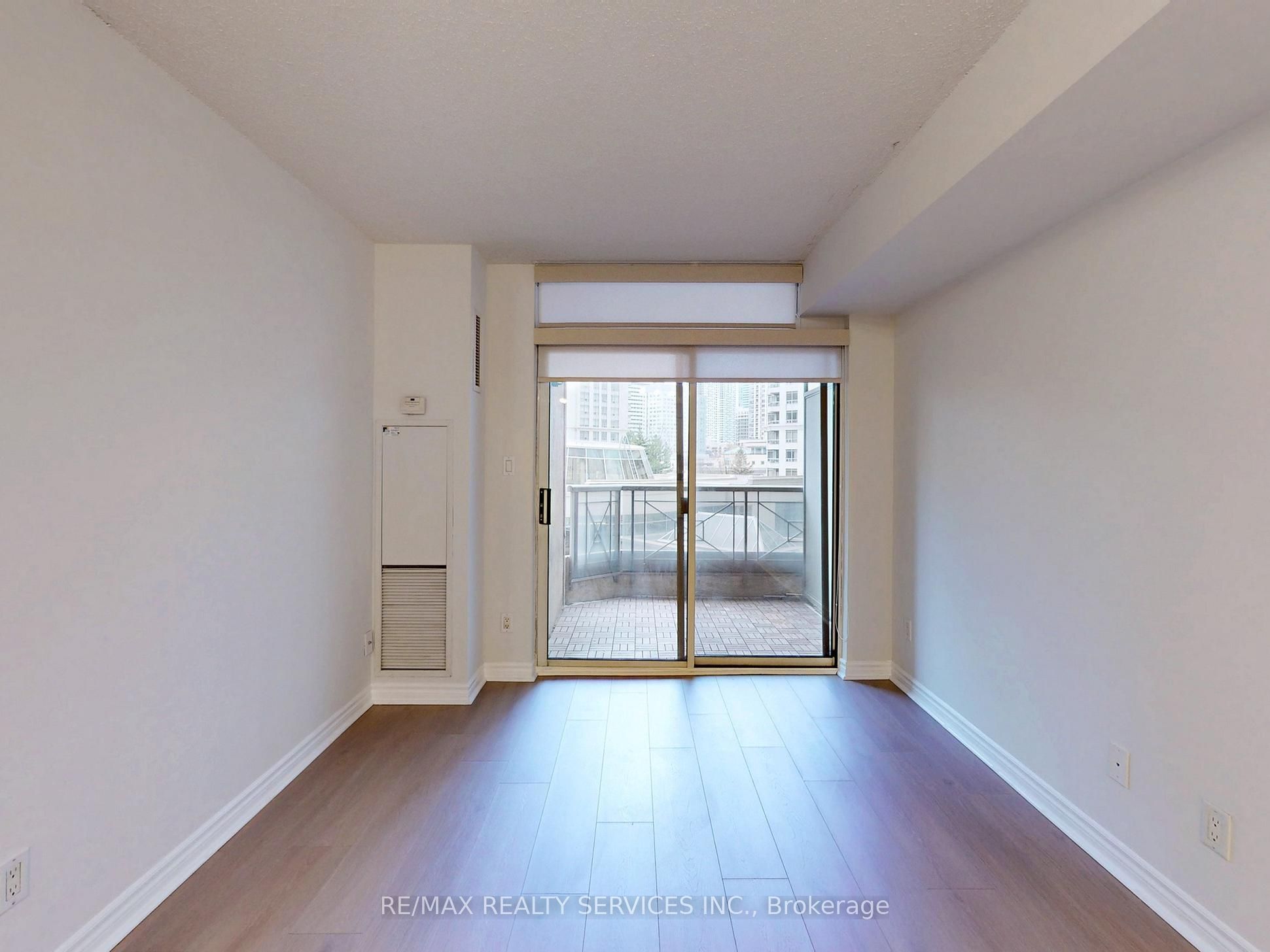3880 Duke Of York Boulevard 504, Mississauga, ON L5B 4M7 photo 2