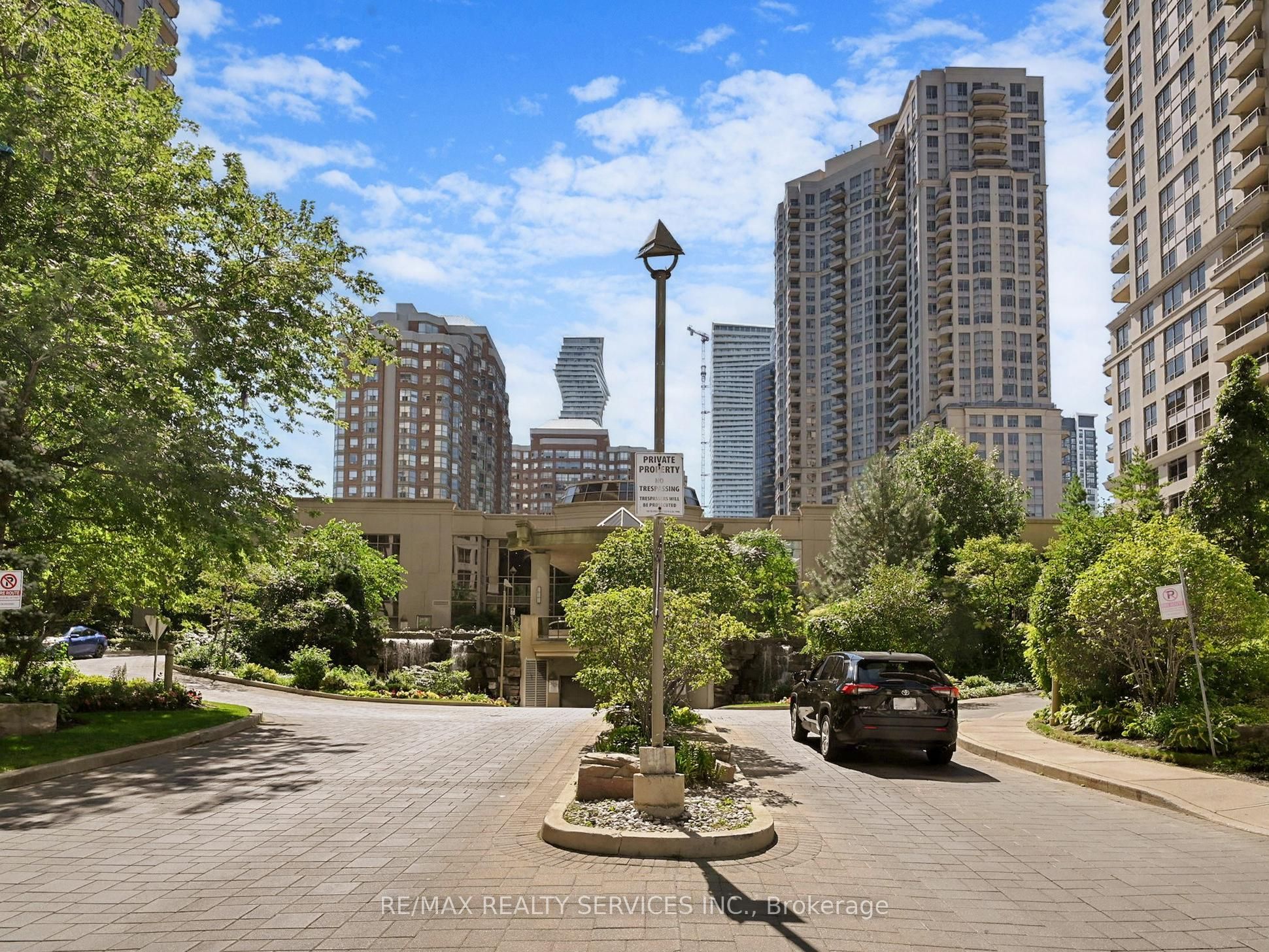3880 Duke Of York Boulevard 504, Mississauga, ON L5B 4M7 photo 4