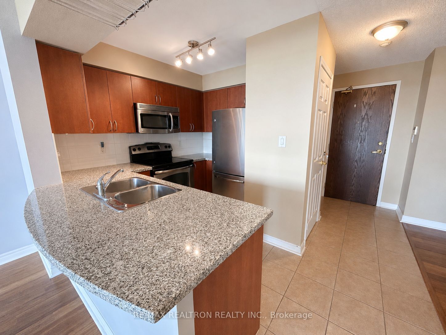 4850 Glen Erin Drive 1010, Mississauga, ON L5M 7S1 photo 2