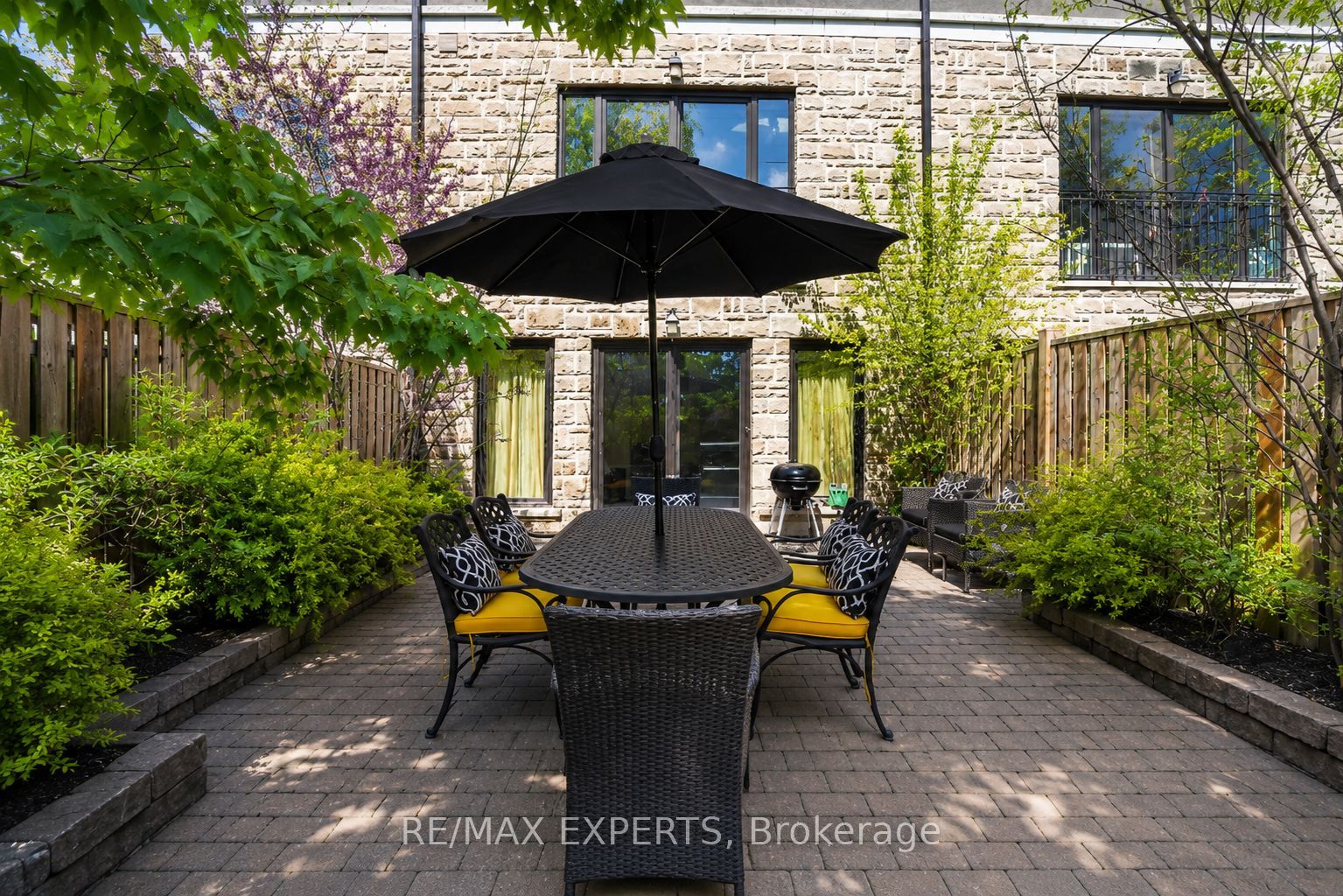 22 Matthew Court, Toronto, ON M9B 2Y3 photo 4