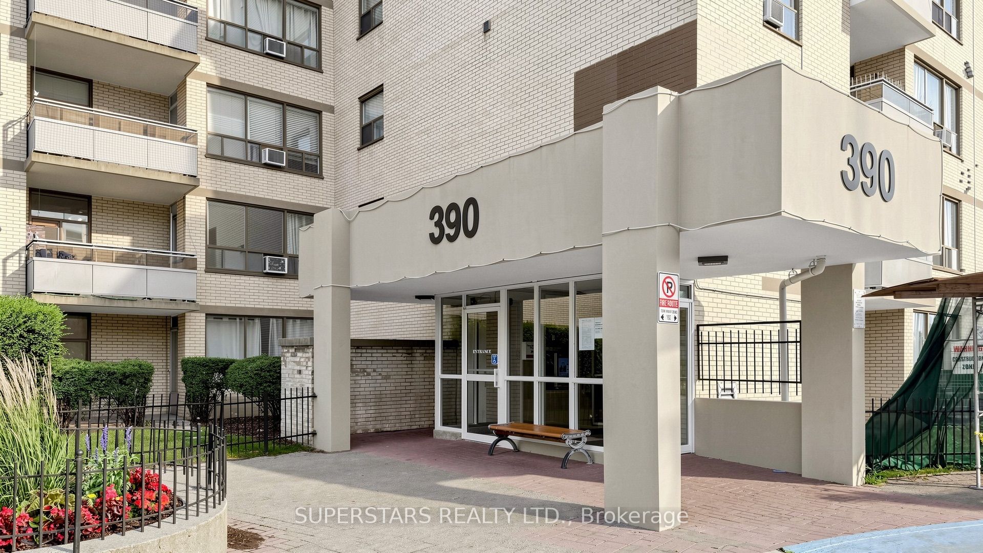 390 Dixon Road 1906, Toronto, ON M9R 1T4 photo 2