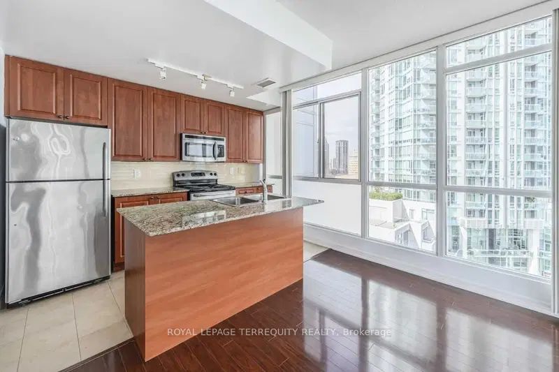 225 Webb Drive 1505, Mississauga, ON L5B 4P2 photo 2
