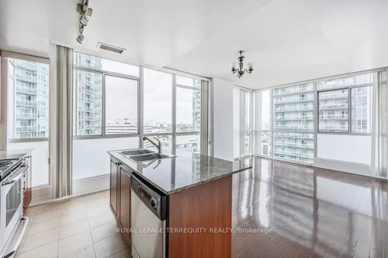 225 Webb Drive 1505, Mississauga, ON L5B 4P2 photo 5