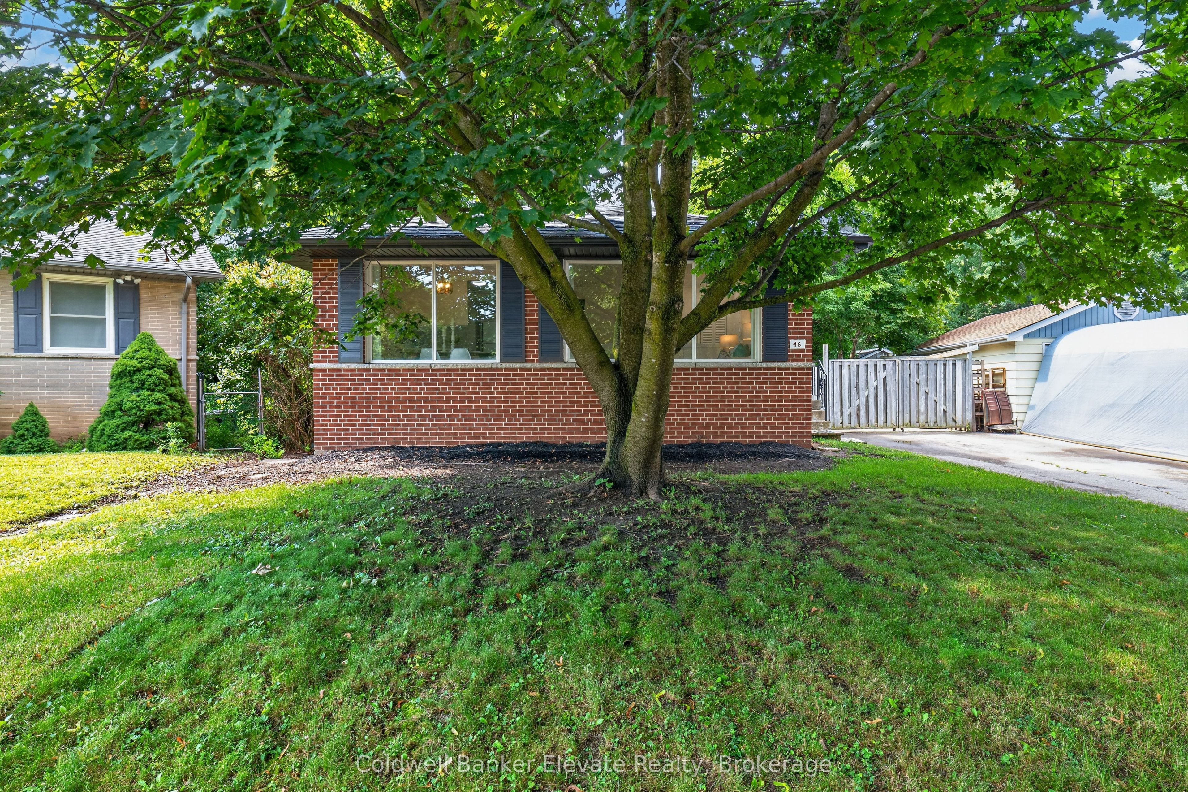 46 McIntyre Crescent, Halton Hills, ON L7G 1N3 photo 2