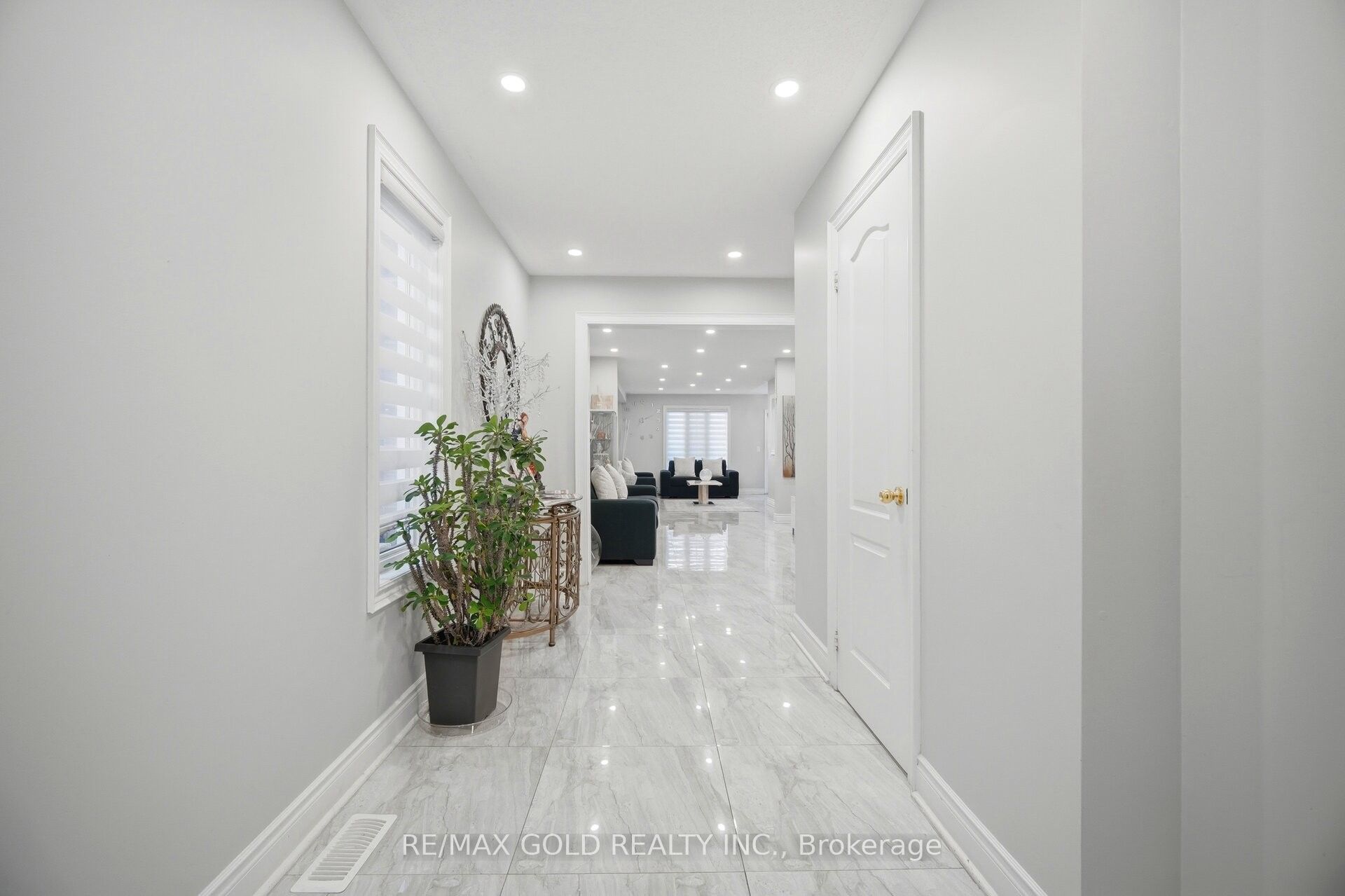 22 Flower Trail, Brampton, ON L6P 1P1 photo 2