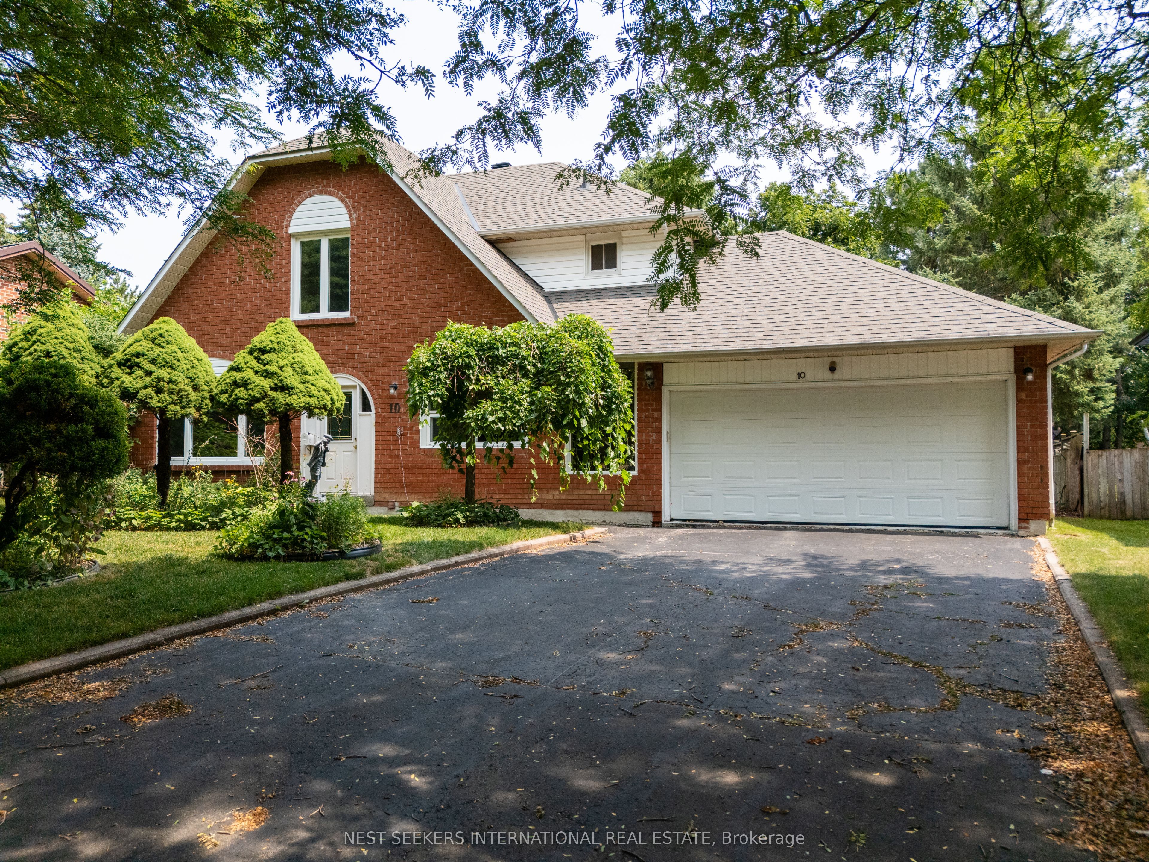 10 Lennox Court, Brampton, ON L6Z 1V9 photo 2