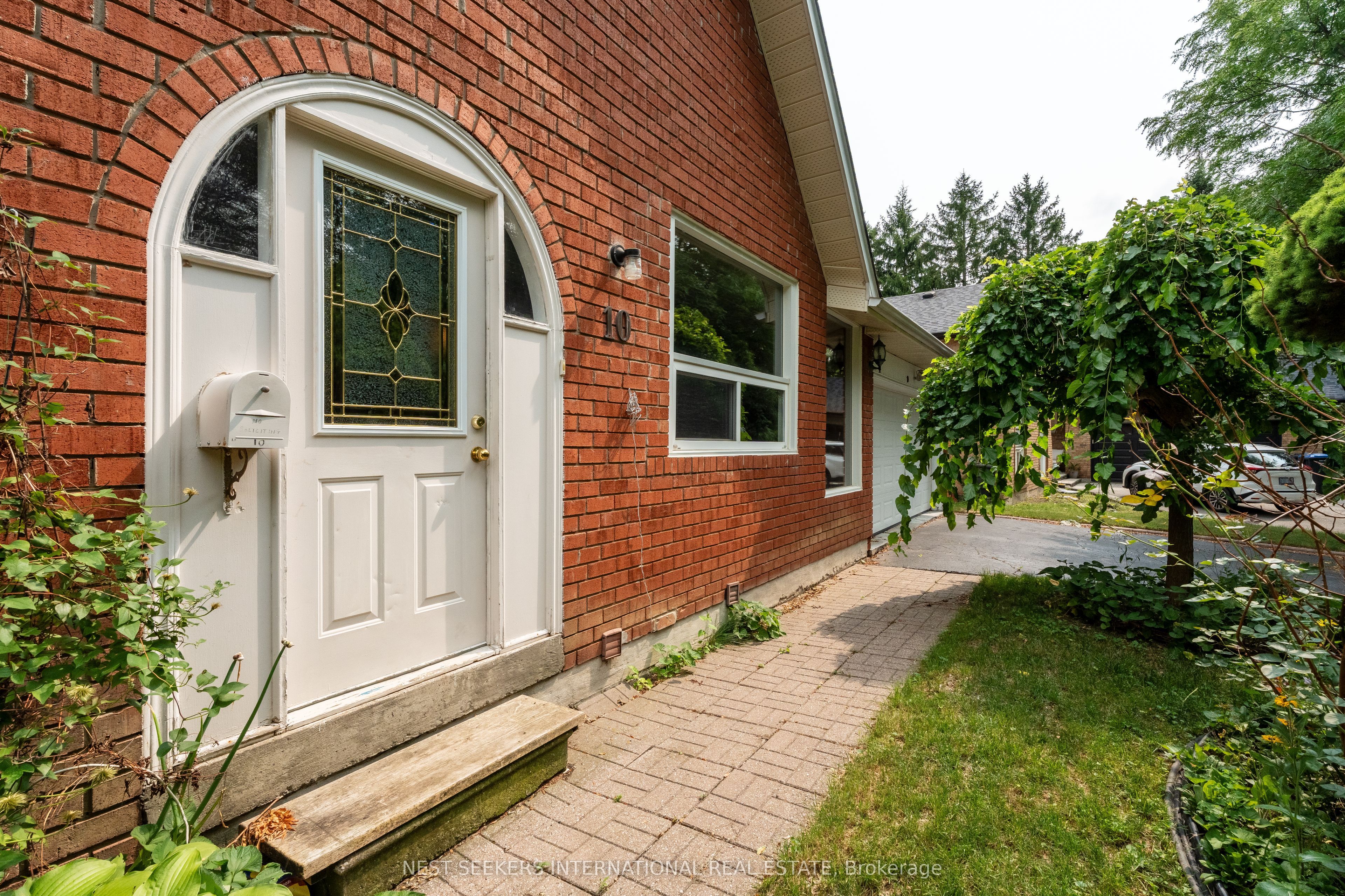 10 Lennox Court, Brampton, ON L6Z 1V9 photo 3