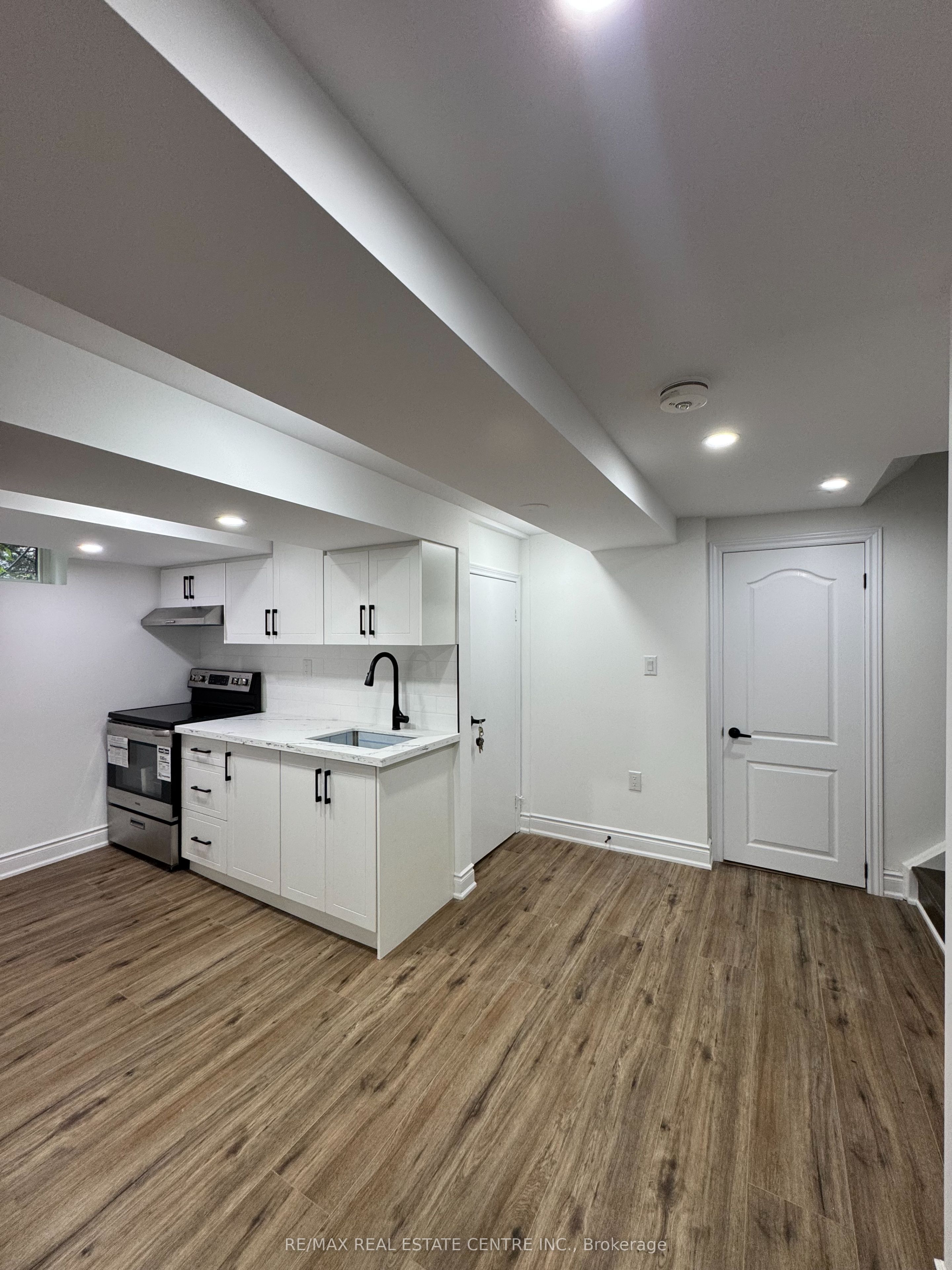 3722 Ellengale Drive basement, Mississauga, ON L5C 1Z7 photo 4