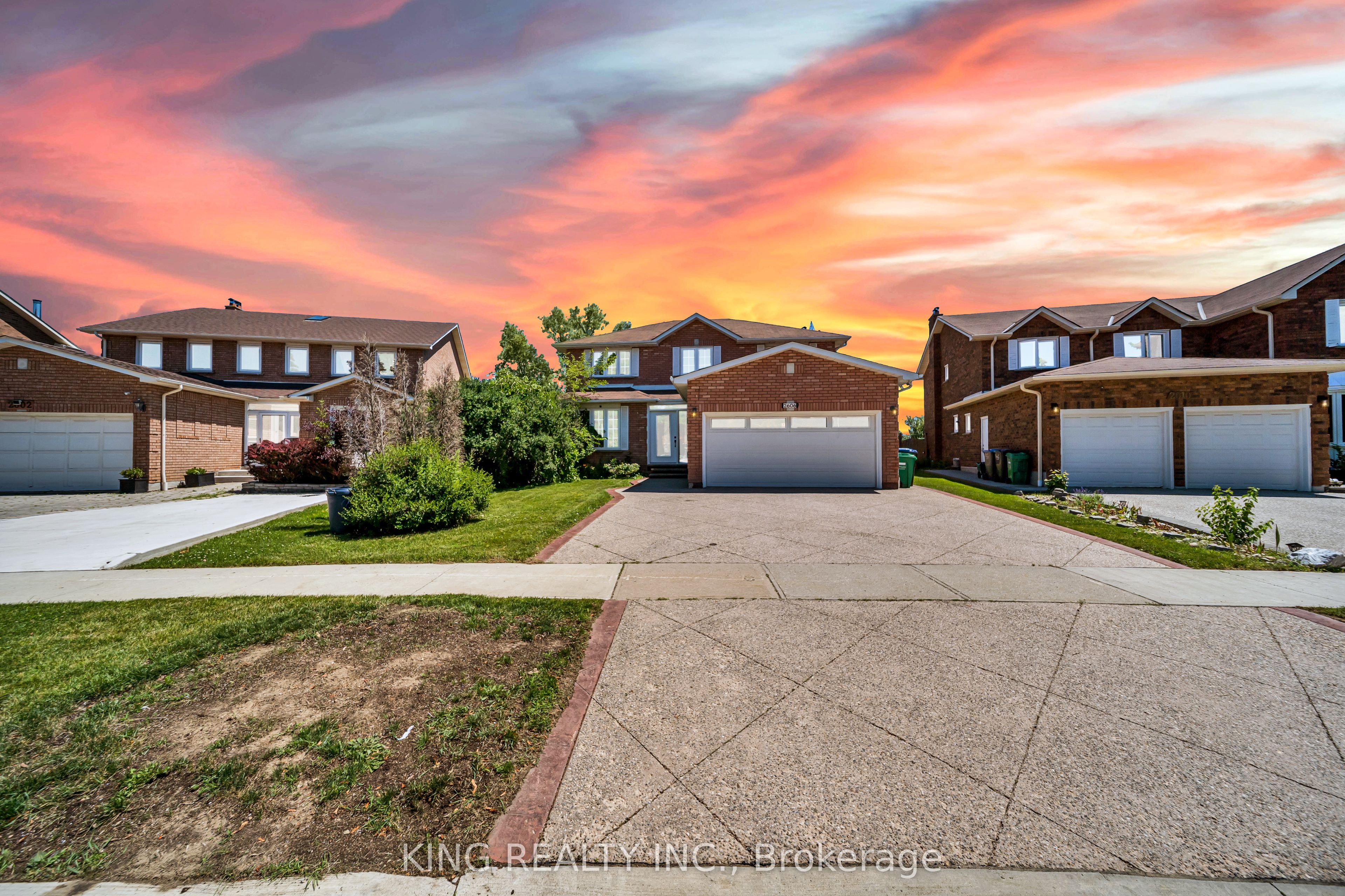 2606 Ambercroft Trail, Mississauga, ON L5M 4K3 photo 2