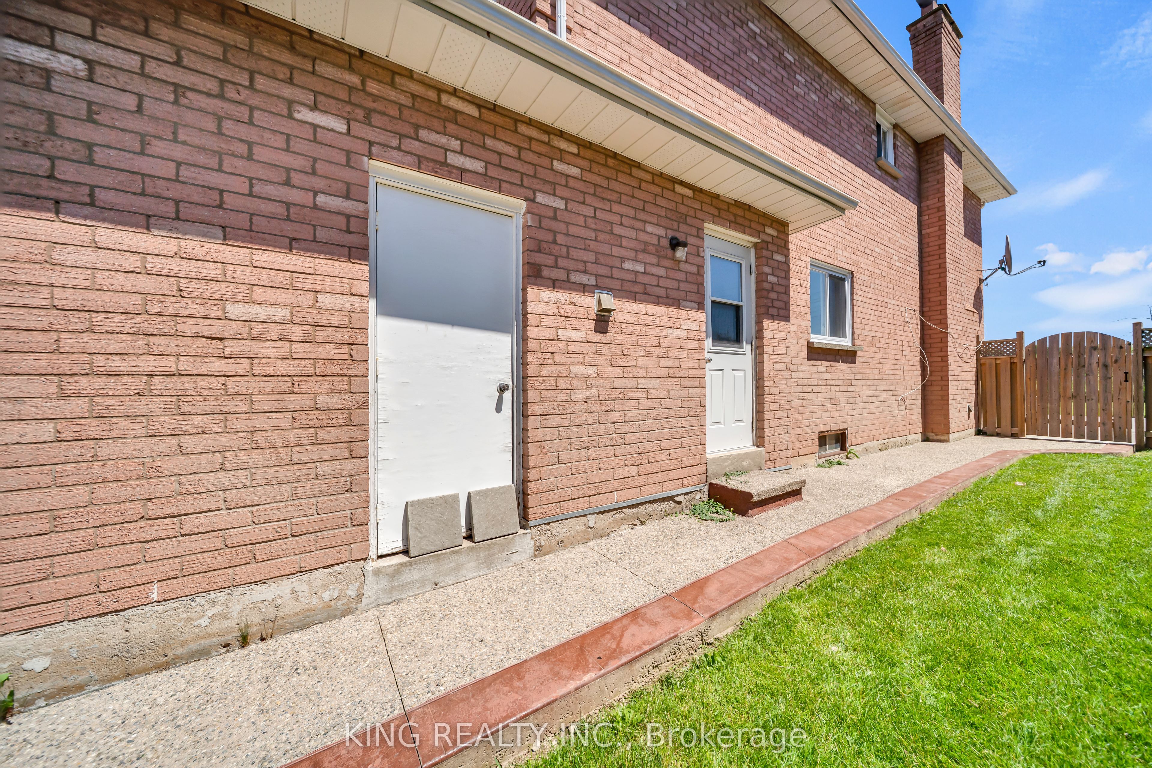 2606 Ambercroft Trail, Mississauga, ON L5M 4K3 photo 4
