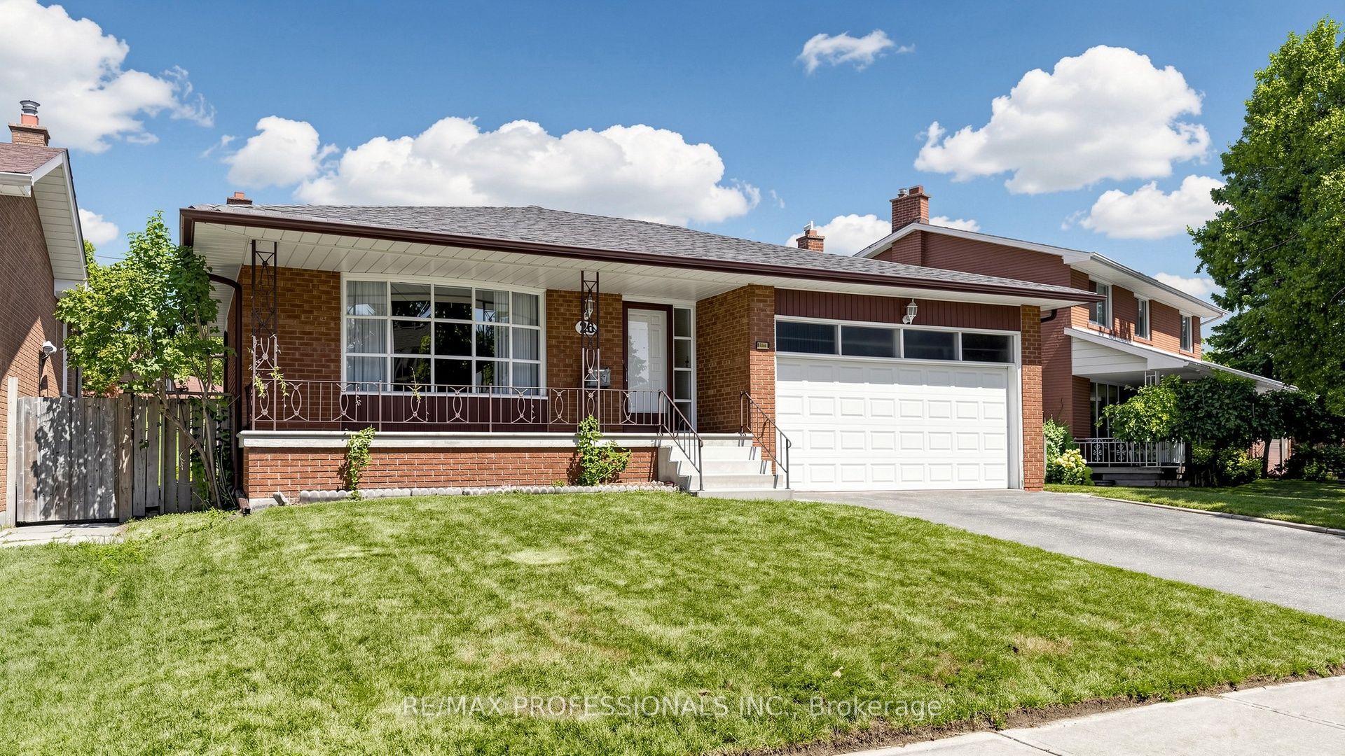 26 Woodcrest Drive, Toronto, ON M9A 4J2 photo 2
