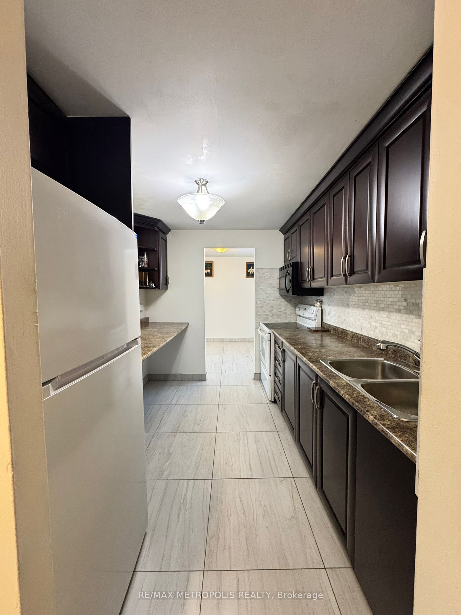 1445 Wilson Avenue 202, Toronto, ON M3M 1J5 photo 5