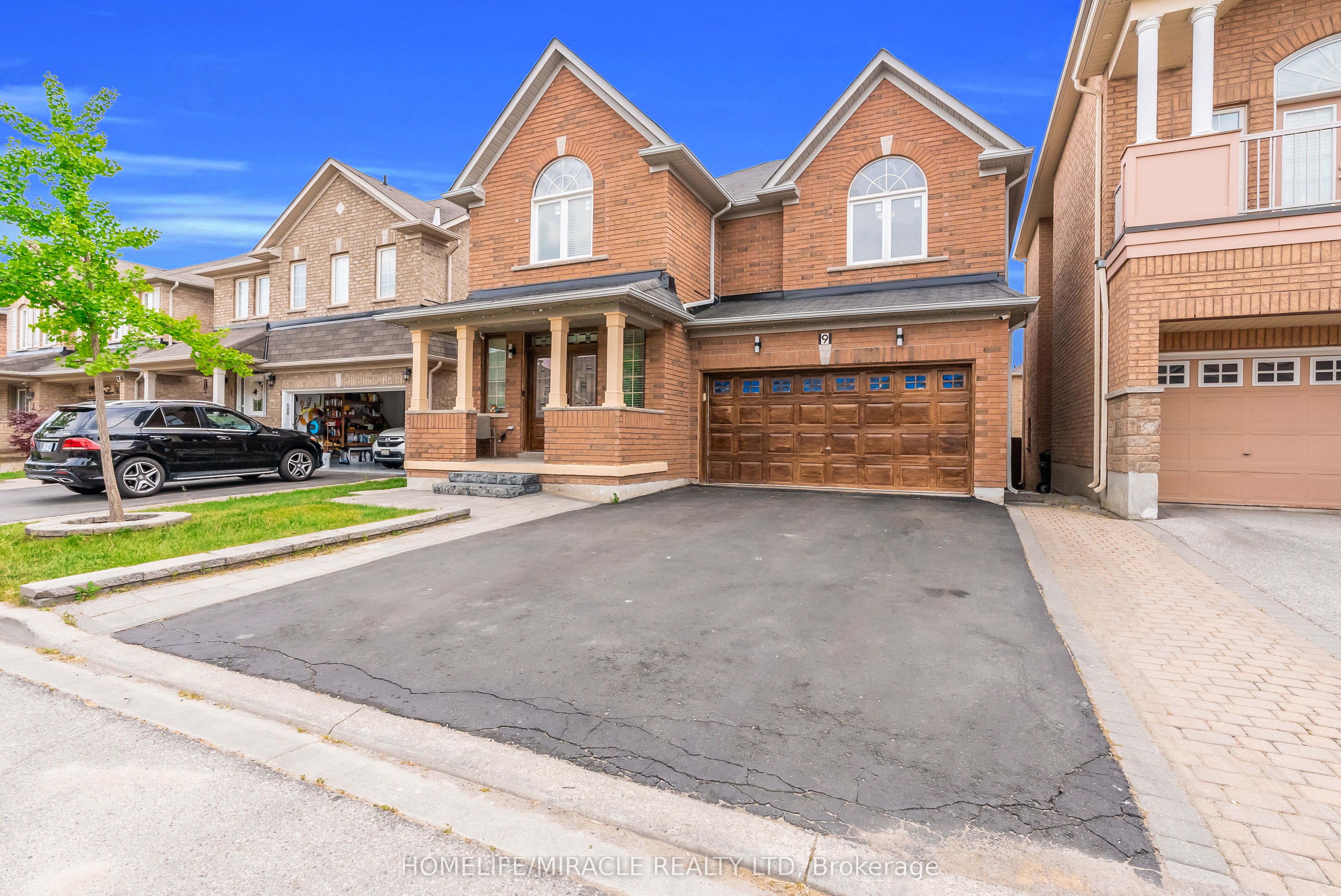 9 Gamson Crescent, Brampton, ON L6R 0V7 photo 2