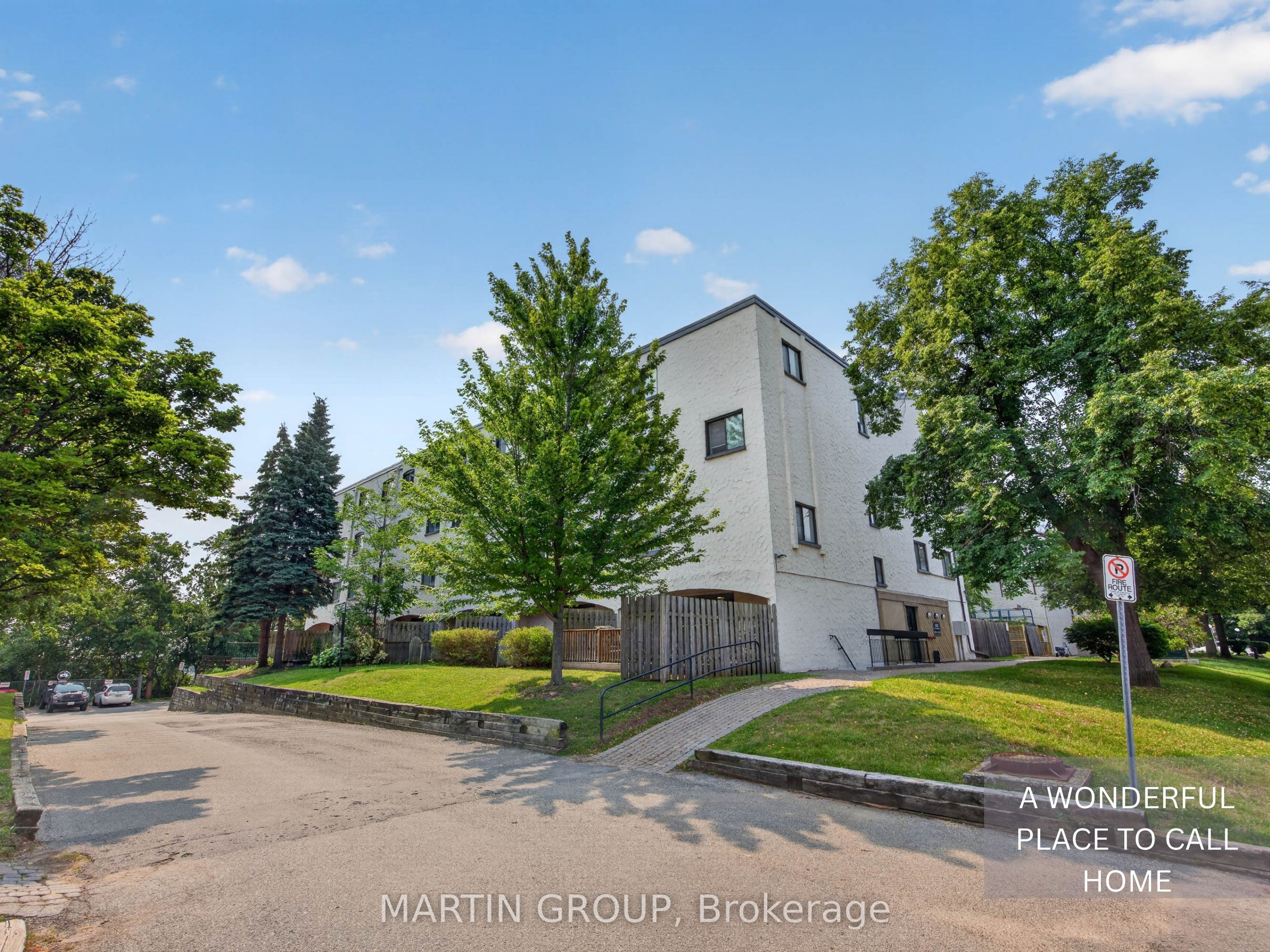1050 Falgarwood Drive 112, Oakville, ON L6H 2P3 photo 2
