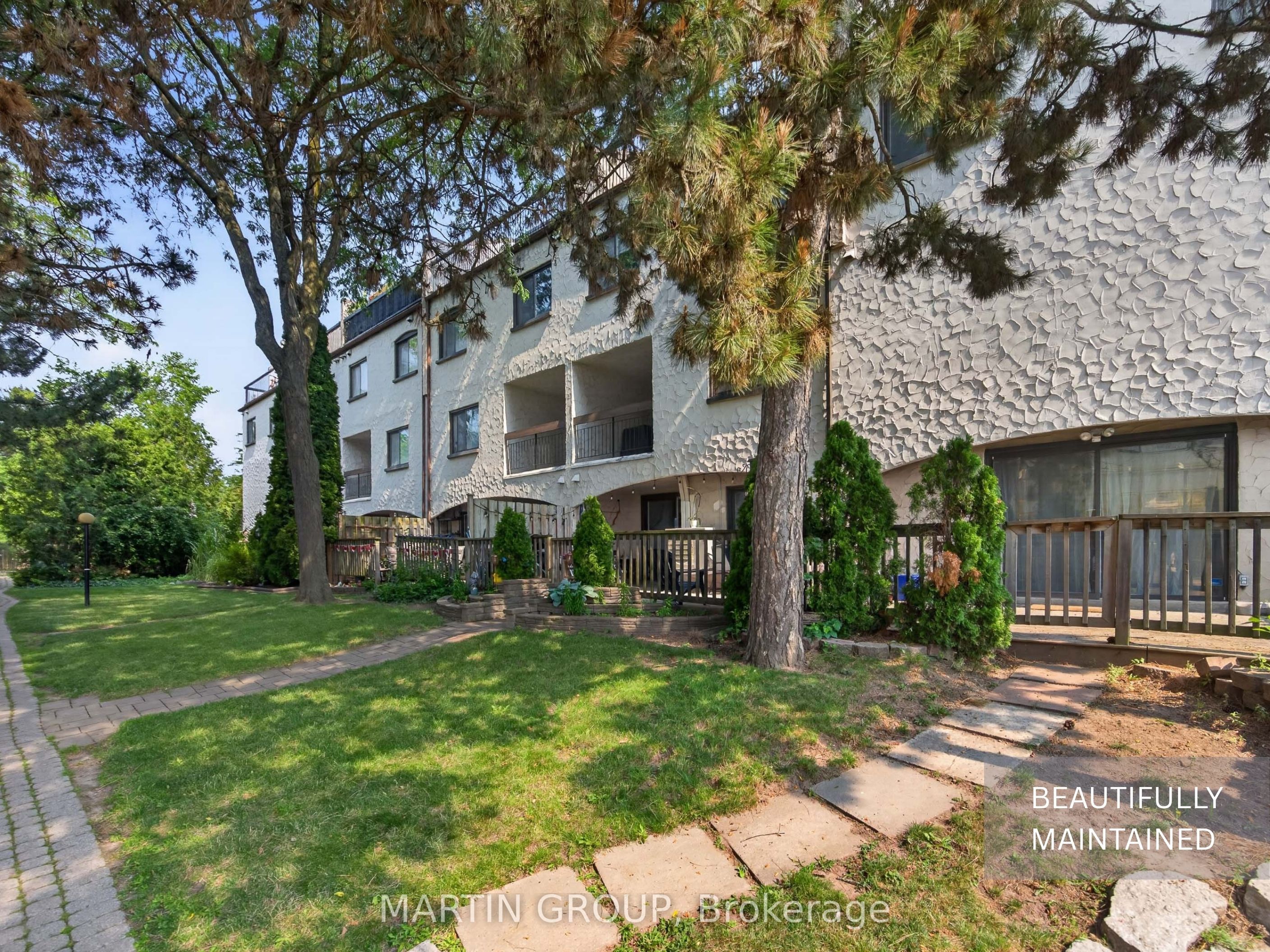 1050 Falgarwood Drive 112, Oakville, ON L6H 2P3 photo 3
