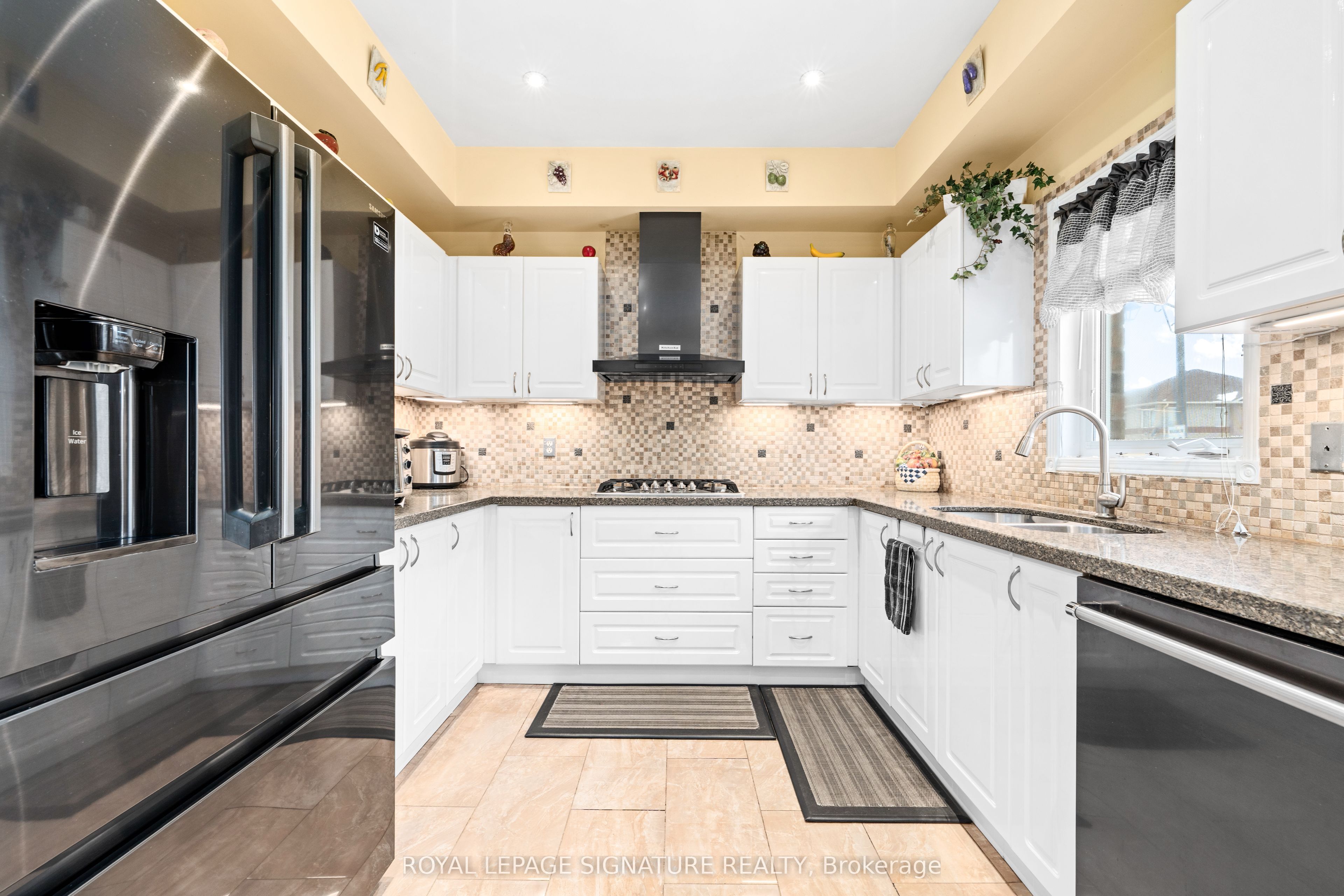 687 Twain Avenue, Mississauga, ON L5W 1K7 photo 3