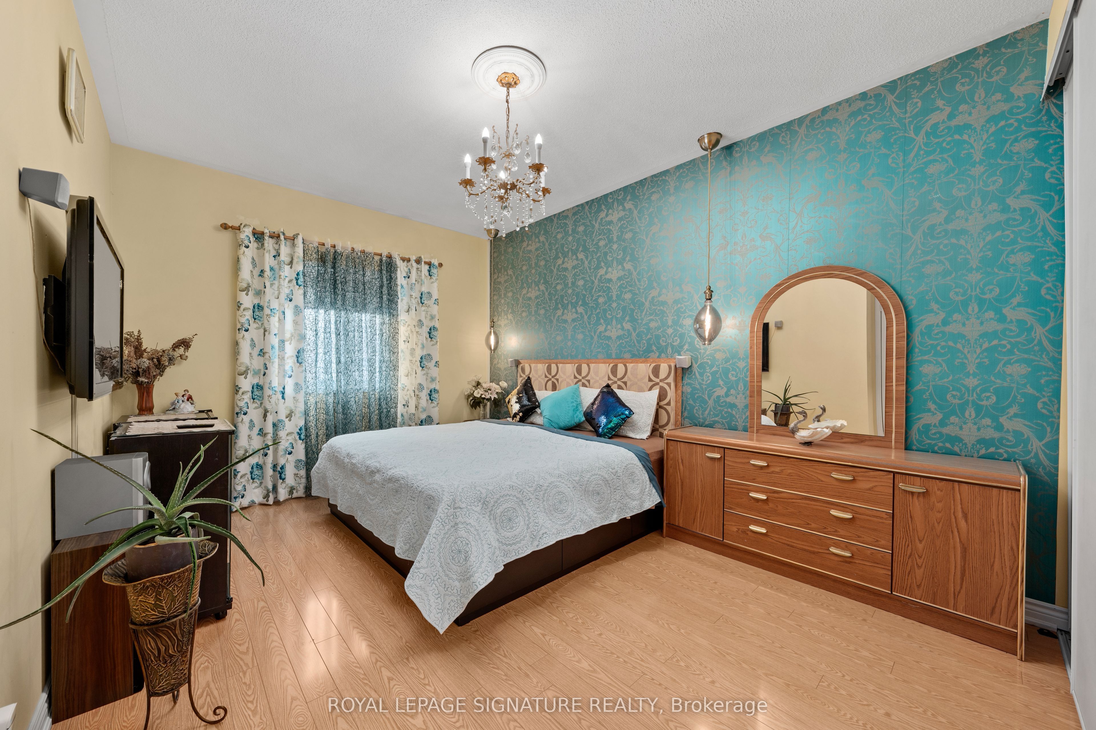 687 Twain Avenue, Mississauga, ON L5W 1K7 photo 4