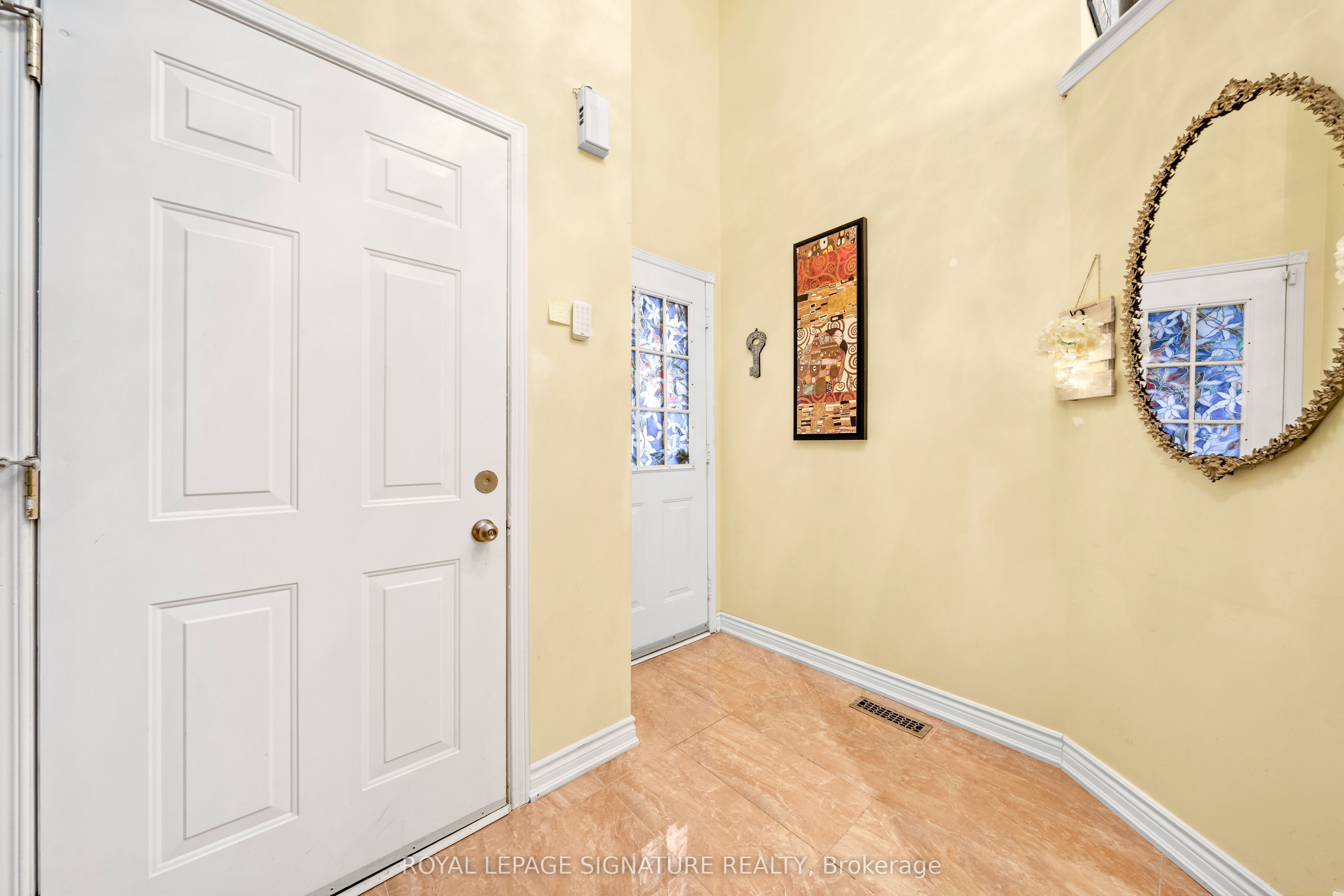 687 Twain Avenue, Mississauga, ON L5W 1K7 photo 5