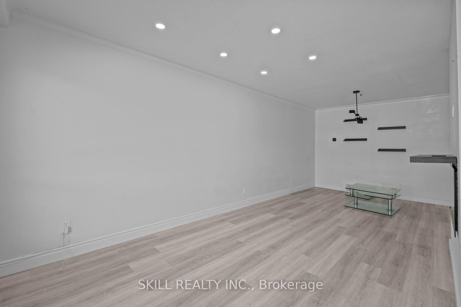 8 Turks Road, Toronto, ON M3L 1S7 photo 4
