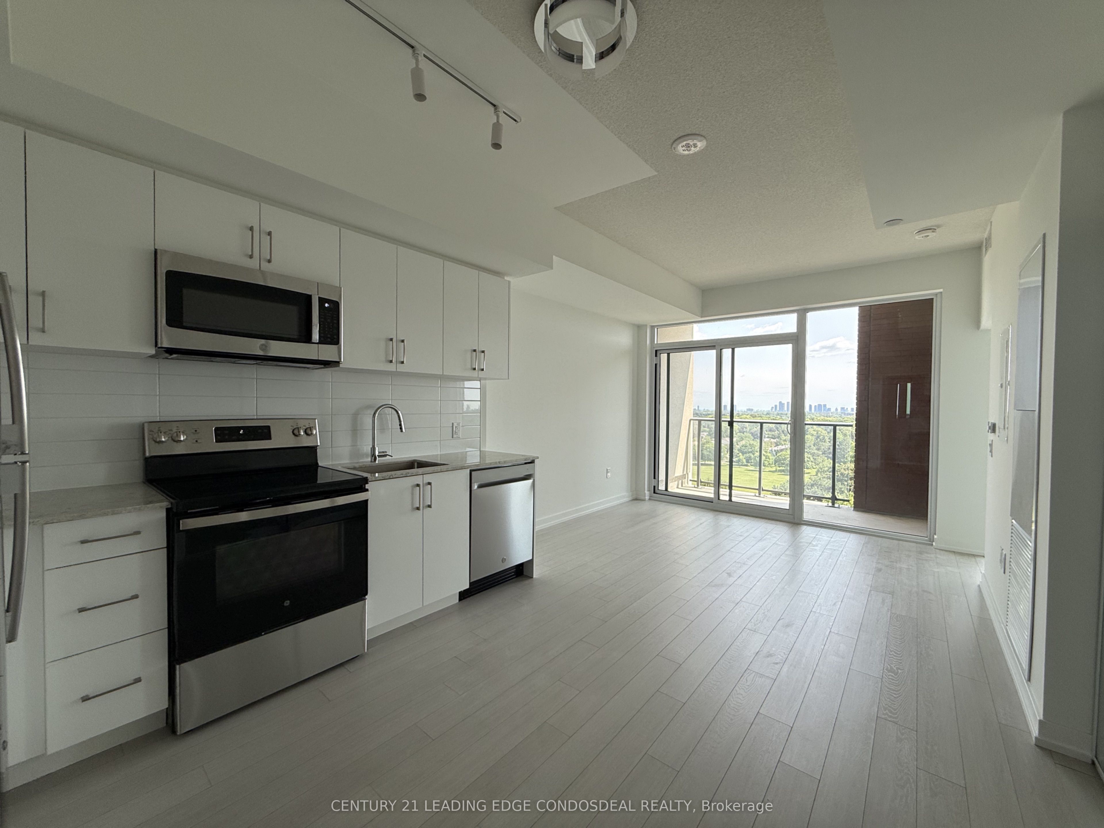 4010 Eglinton Avenue W 914, Toronto, ON M9A 0G5