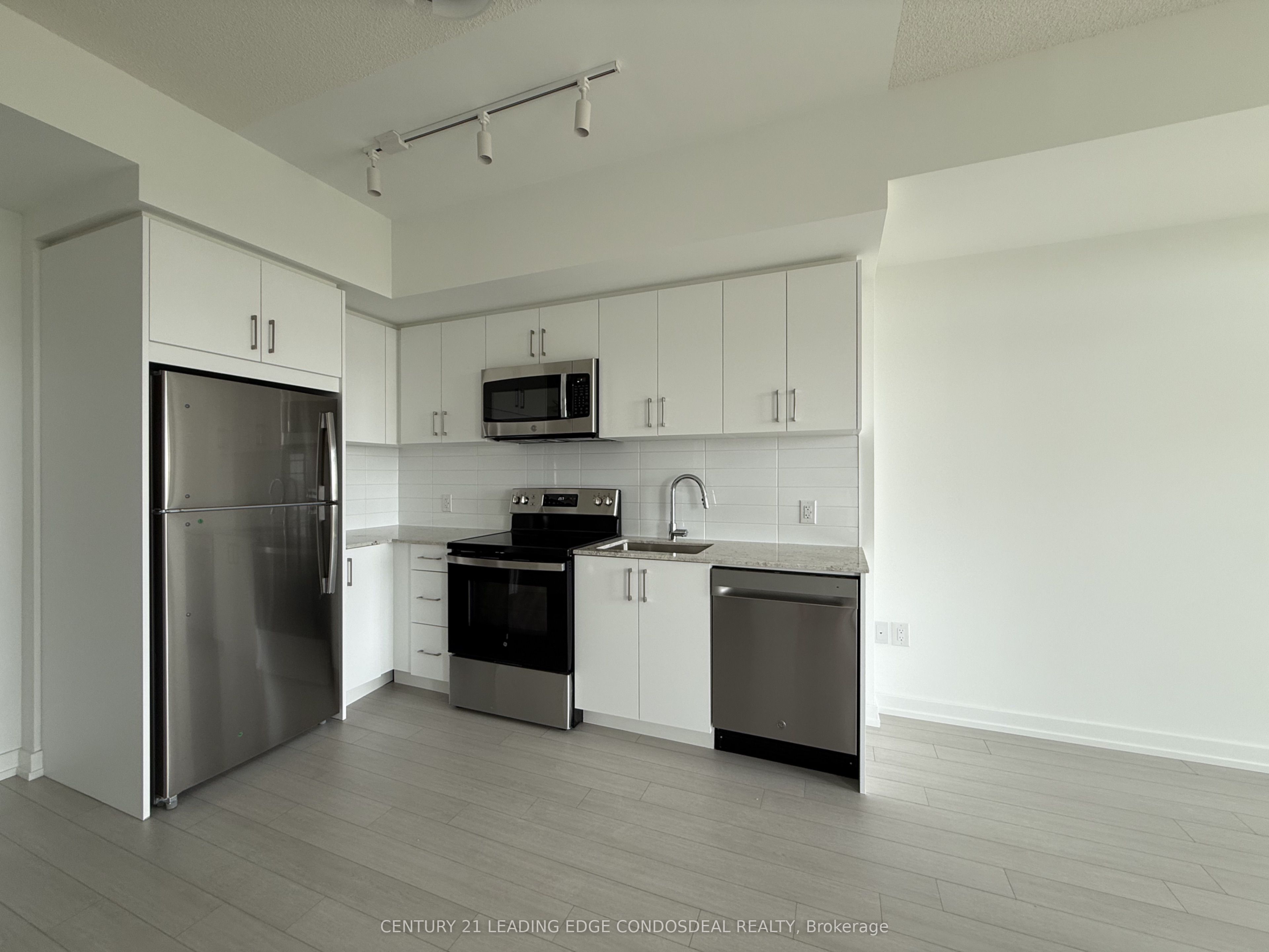4010 Eglinton Avenue W 914, Toronto, ON M9A 0G5 photo 3