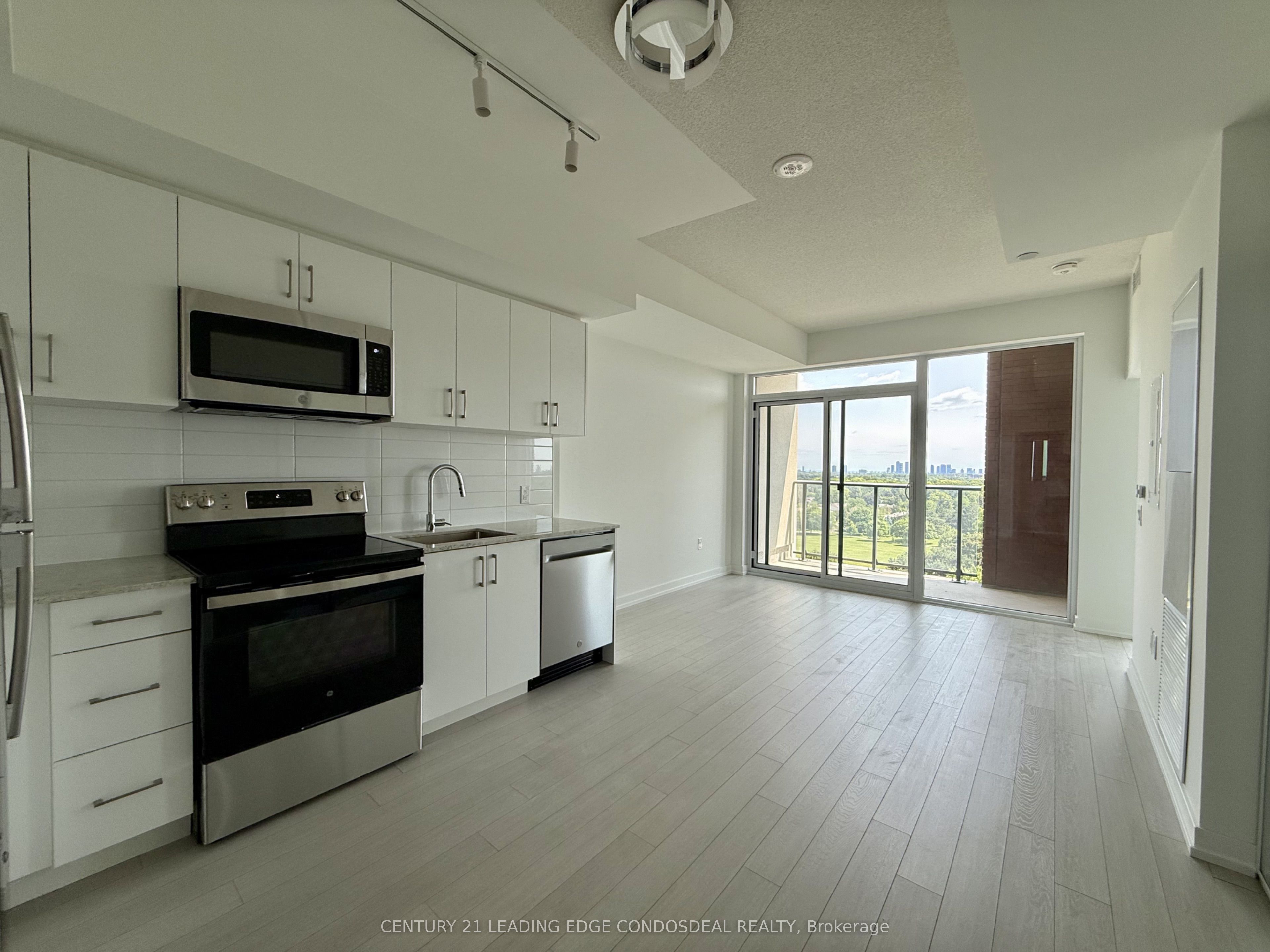4010 Eglinton Avenue W 914, Toronto, ON M9A 0G5 photo 4