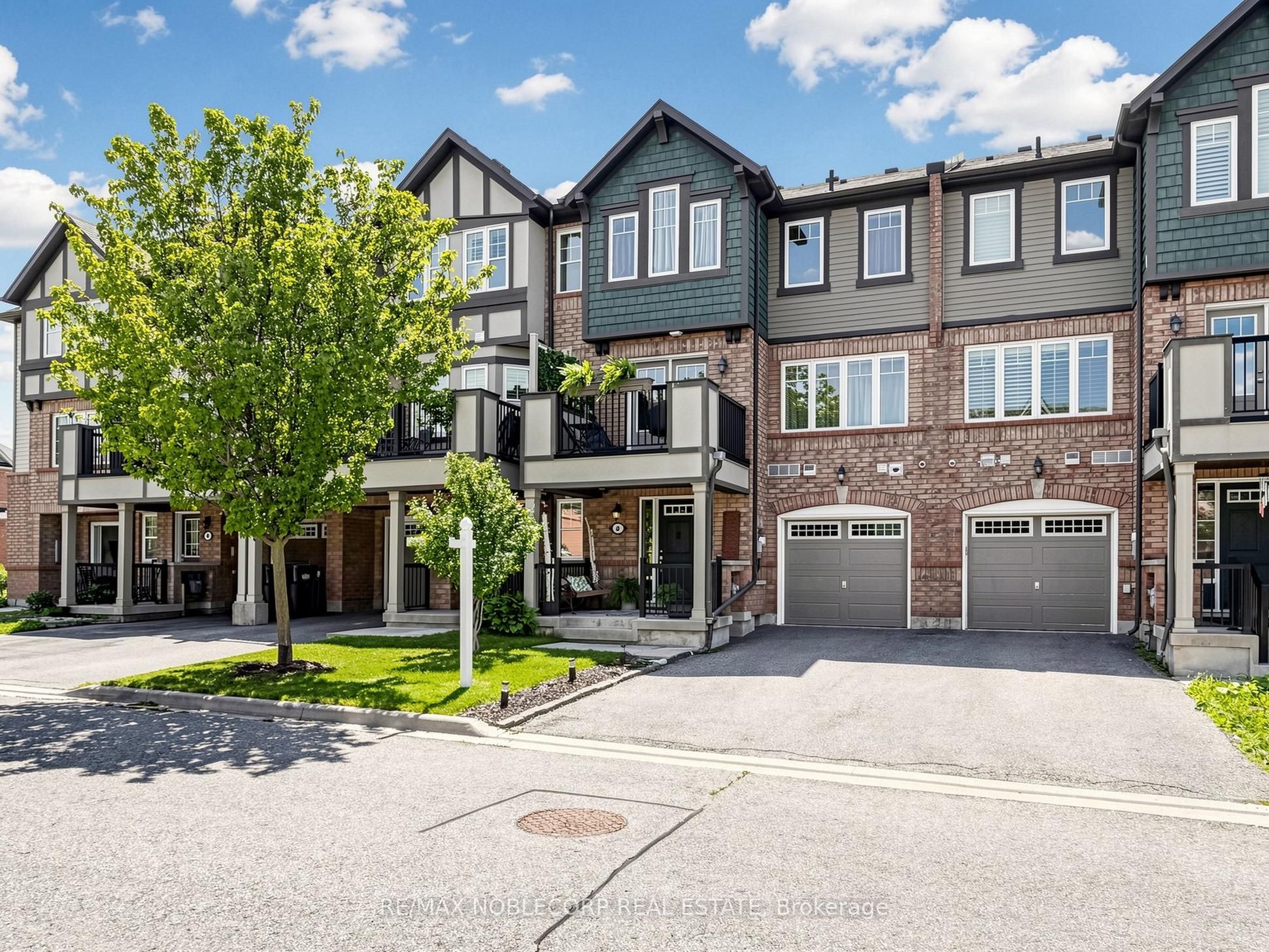 8 Deancrest Road, Brampton, ON L7A 0W1 photo 2