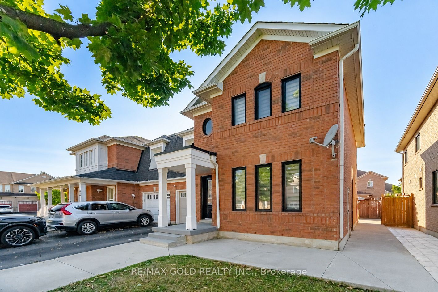 61 Saintsbury Crescent, Brampton, ON L6R 2V9 photo 2