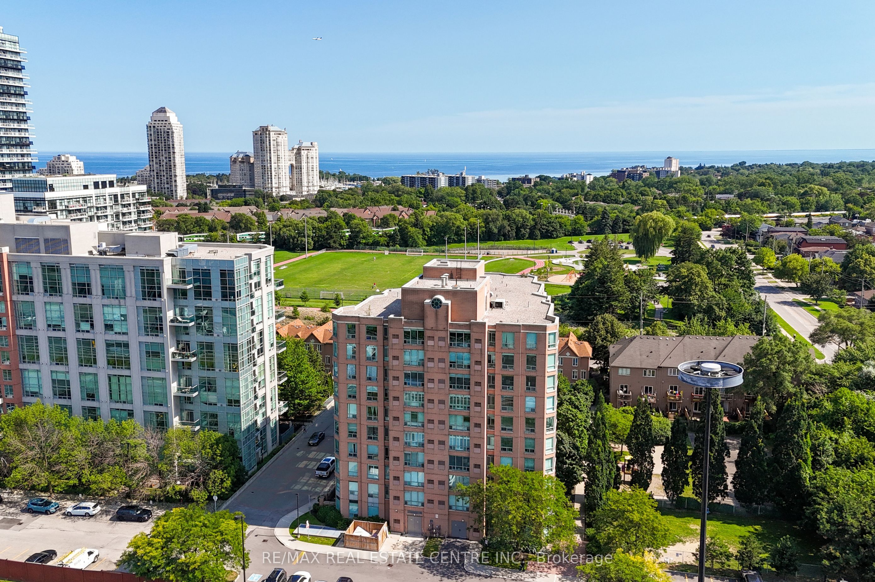 190 Manitoba Street 706, Toronto, ON M8Y 3Y8 photo 2