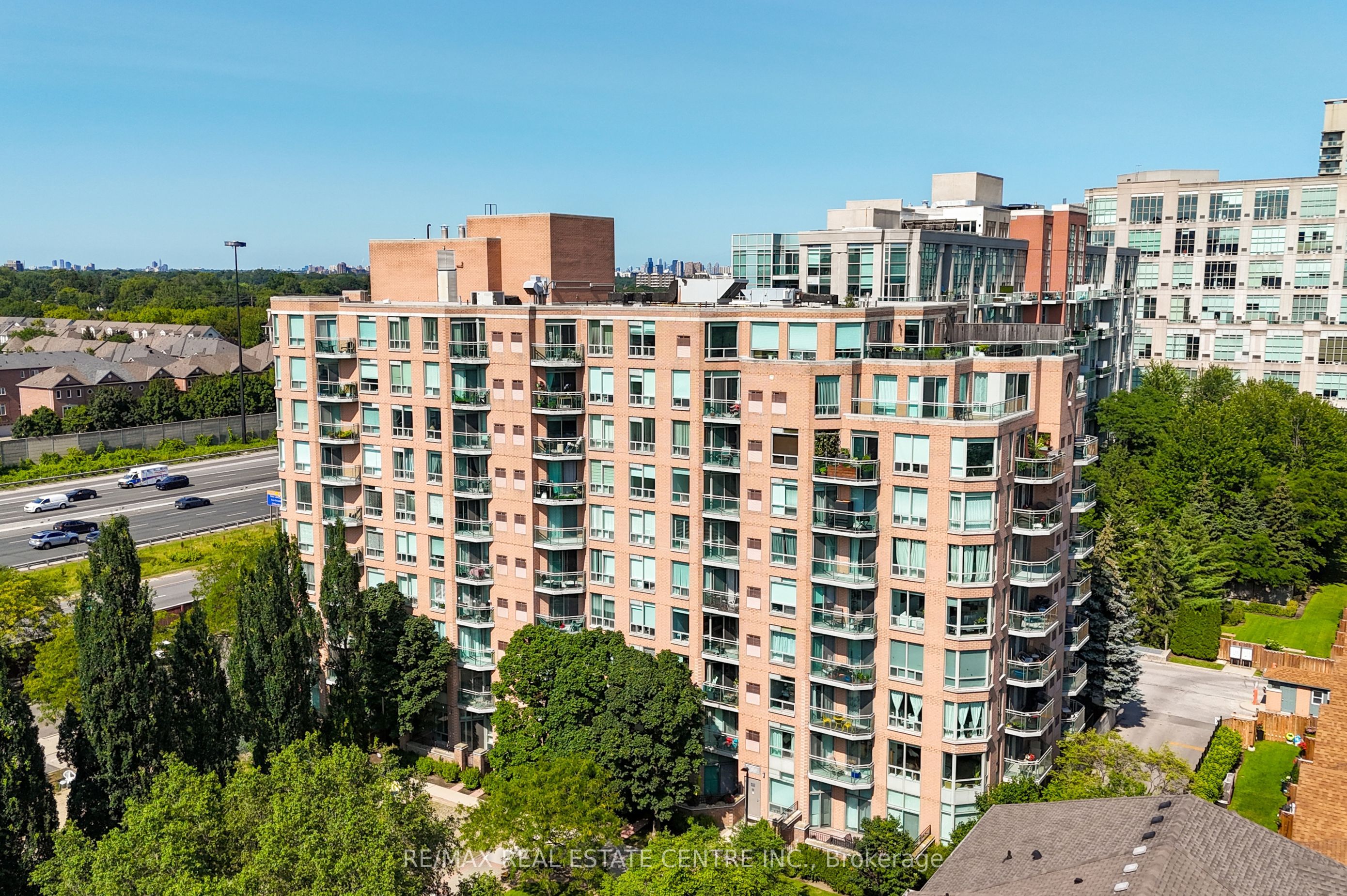 190 Manitoba Street 706, Toronto, ON M8Y 3Y8 photo 3