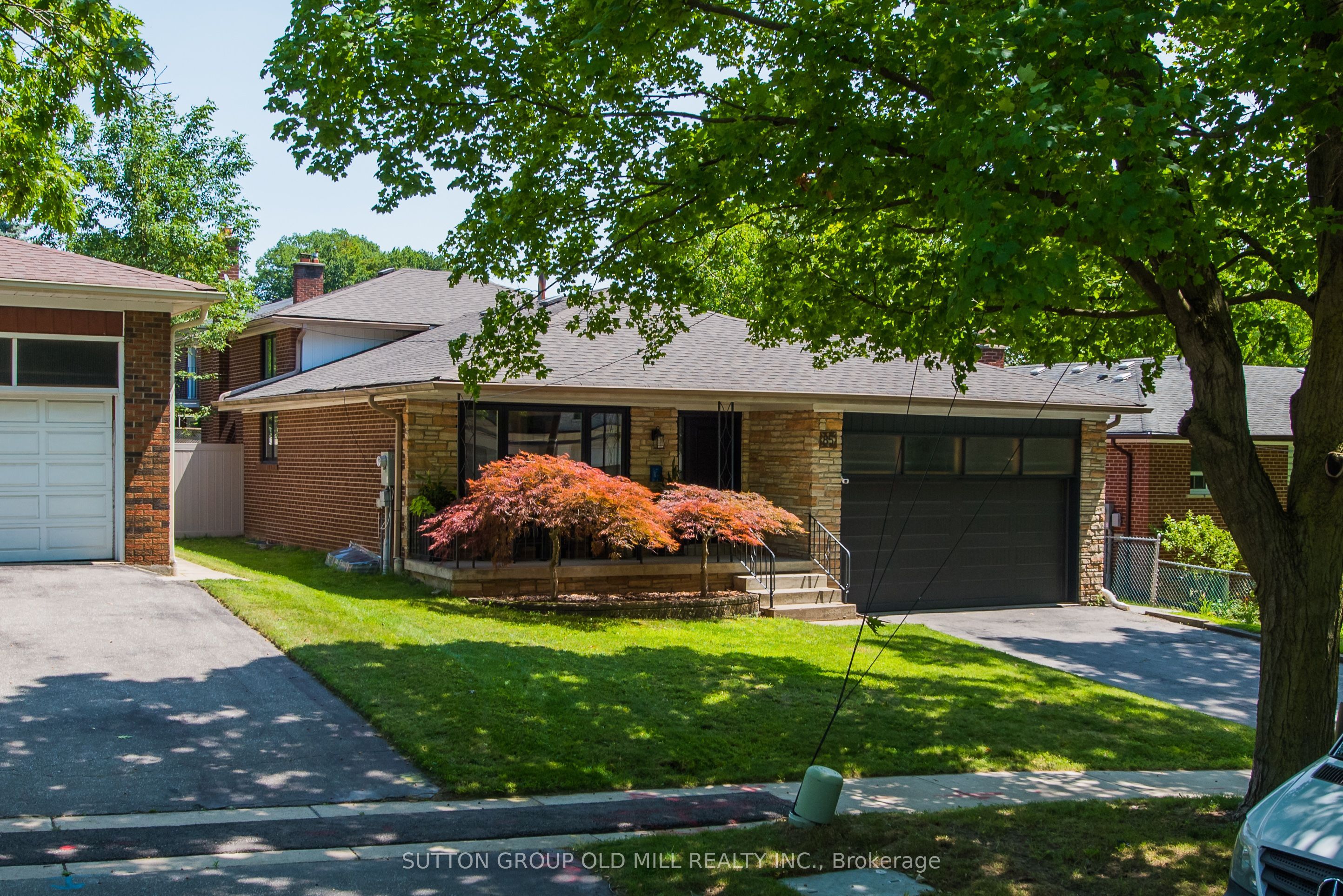 85 Bonnyview Drive, Toronto, ON M8Y 3G7 photo 2