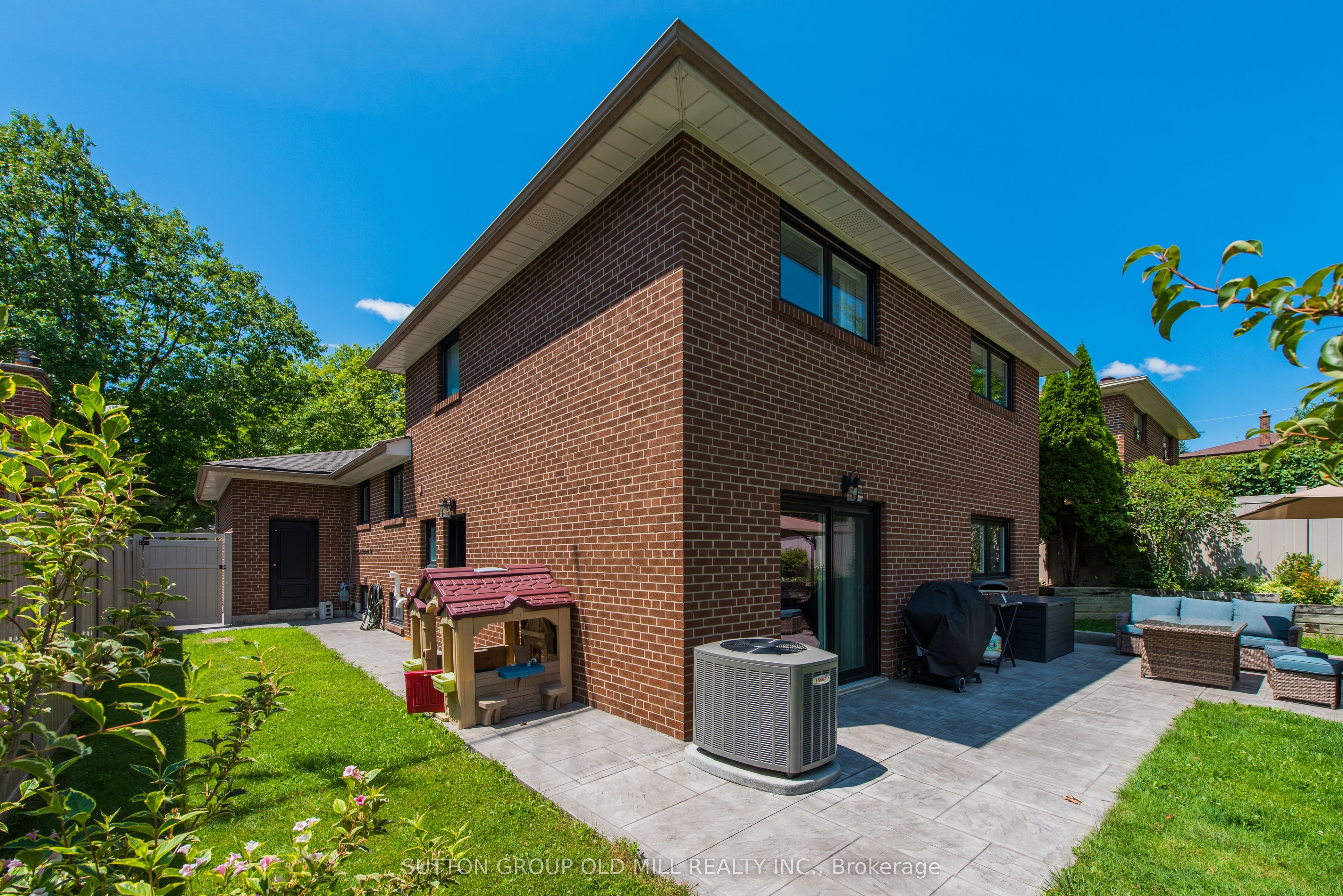 85 Bonnyview Drive, Toronto, ON M8Y 3G7 photo 3