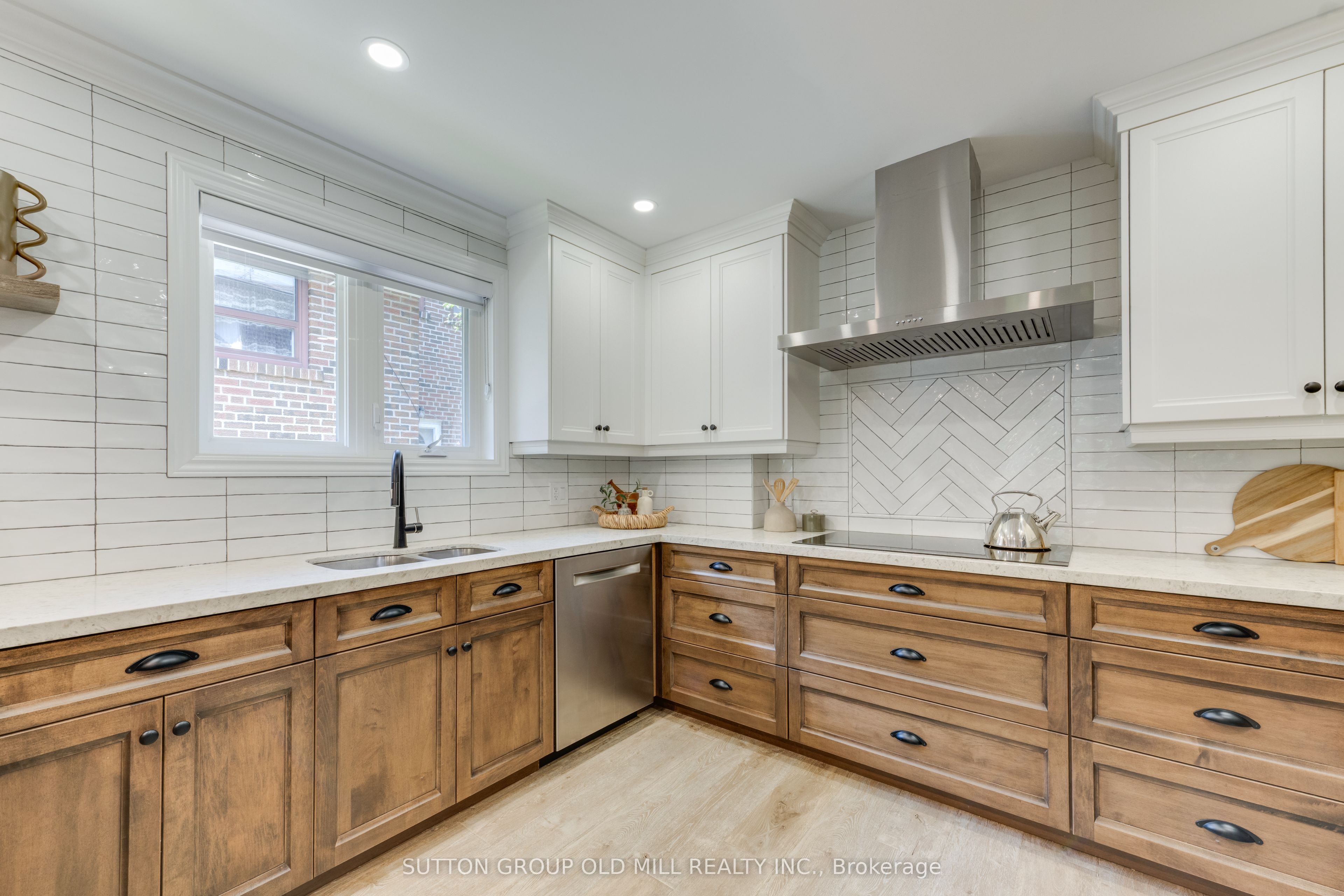 85 Bonnyview Drive, Toronto, ON M8Y 3G7 photo 5