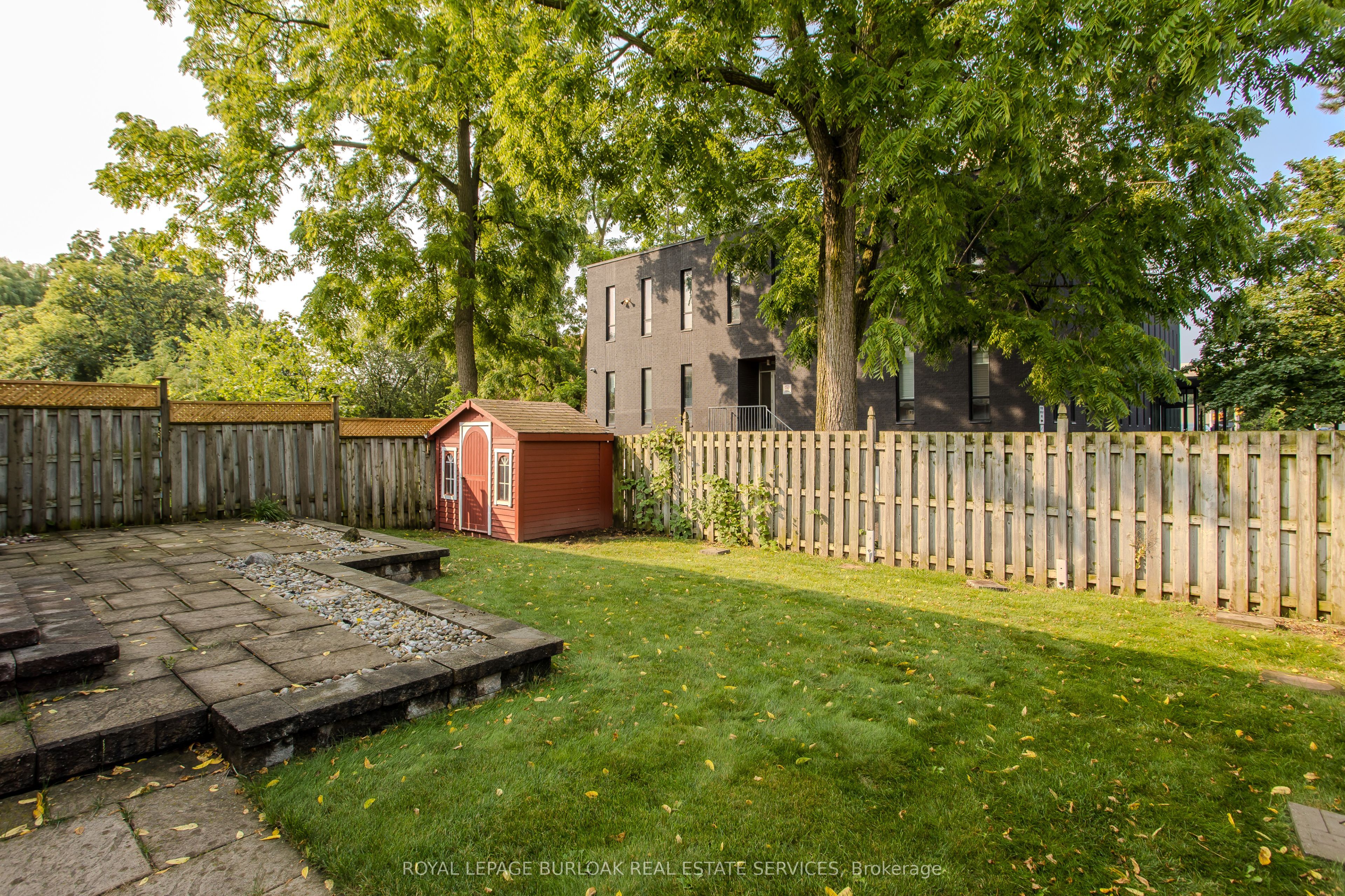 2010 Grovetree Lane, Burlington, ON L7R 4V4 photo 4
