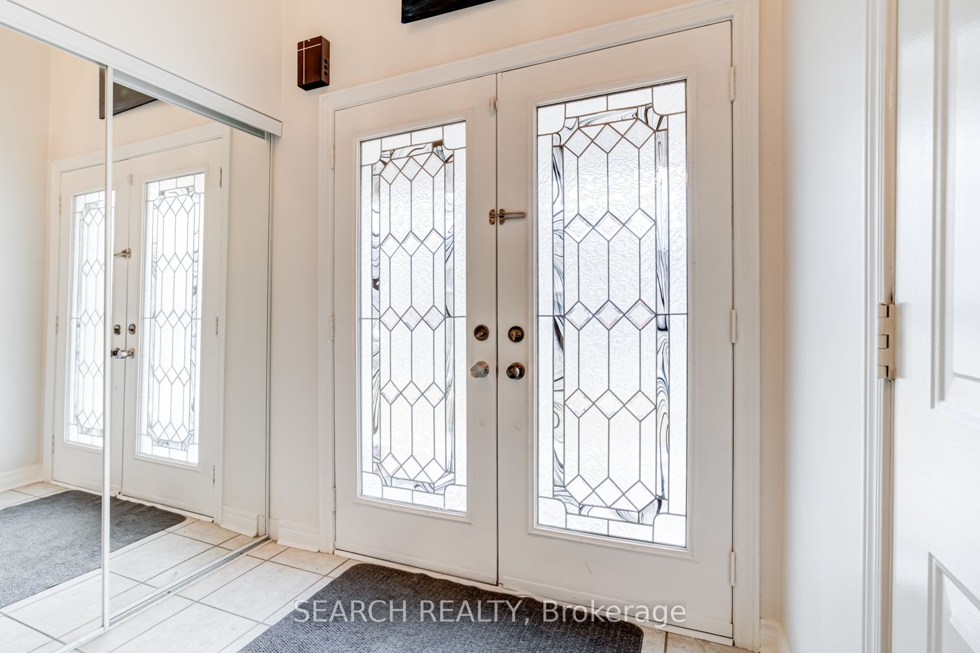 19 Treeline Boulevard, Brampton, ON L6P 1C5 photo 3