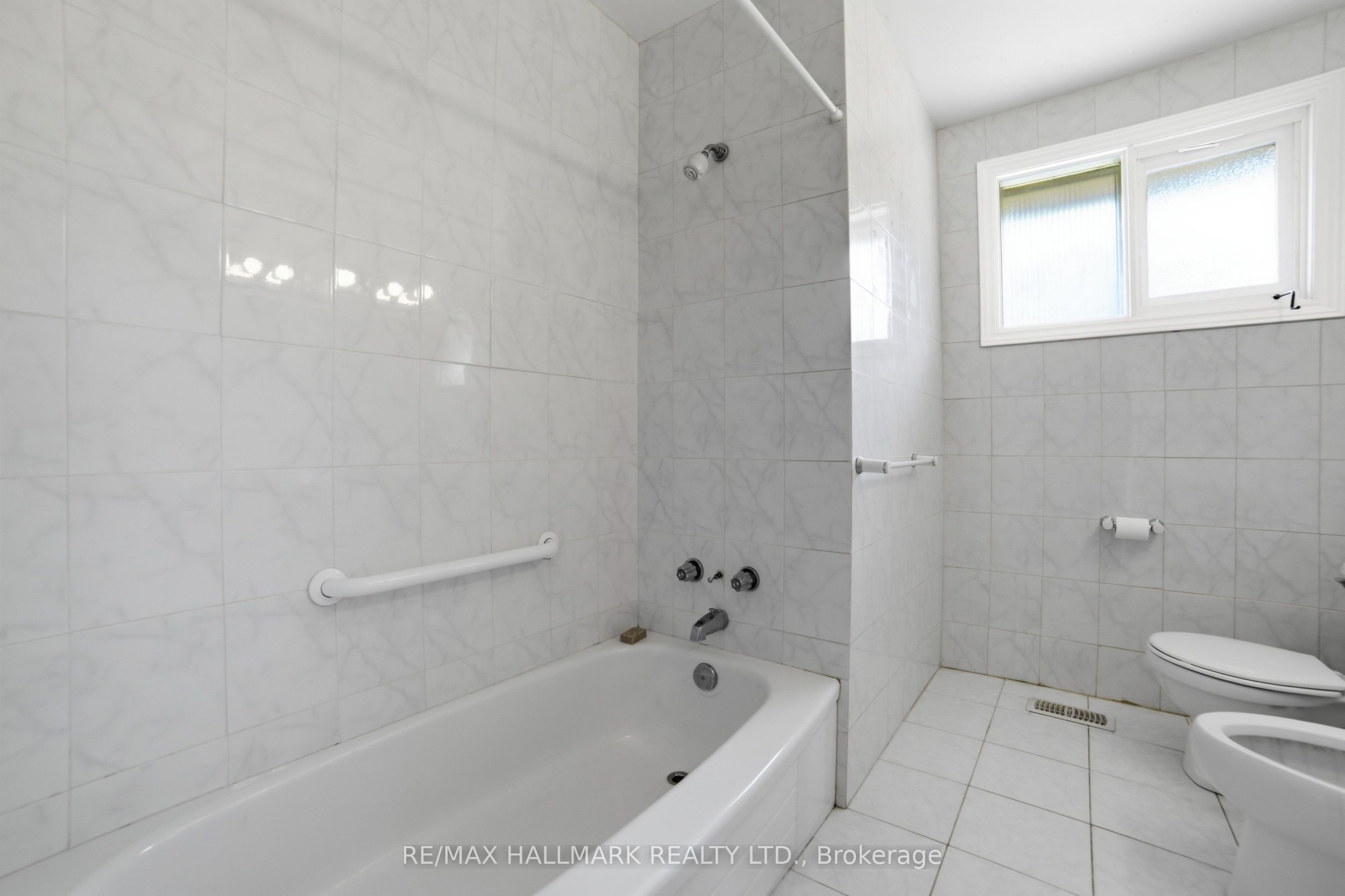 1392 Rebecca Street, Oakville, ON L6L 1Z5 photo 3