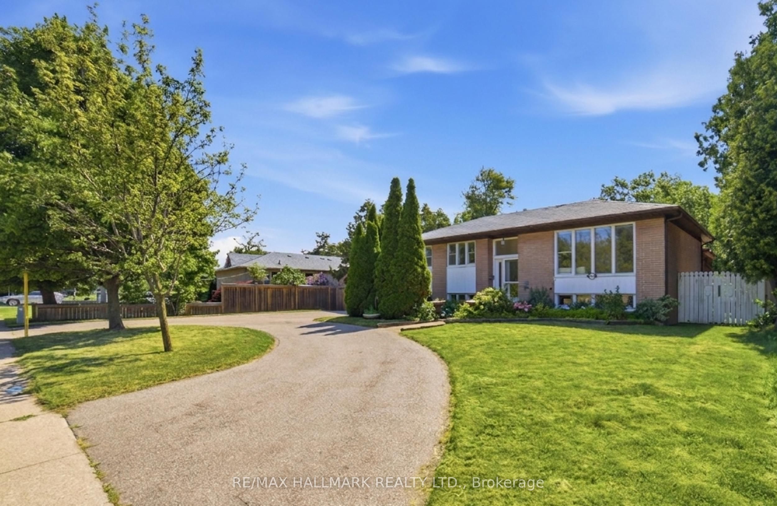 1392 Rebecca Street, Oakville, ON L6L 1Z5 photo 4