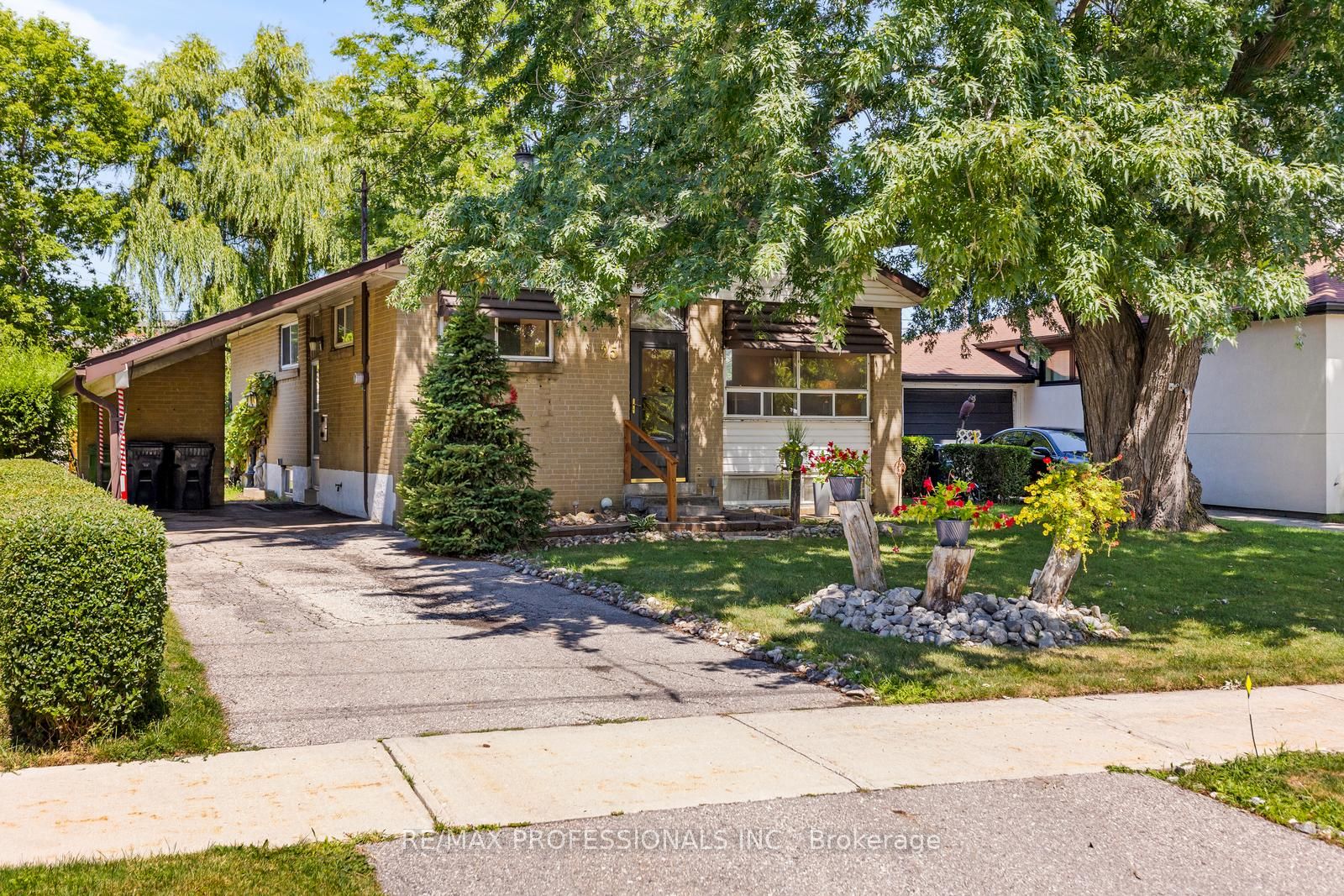 25 Hardwick Court, Toronto, ON M9C 4G5