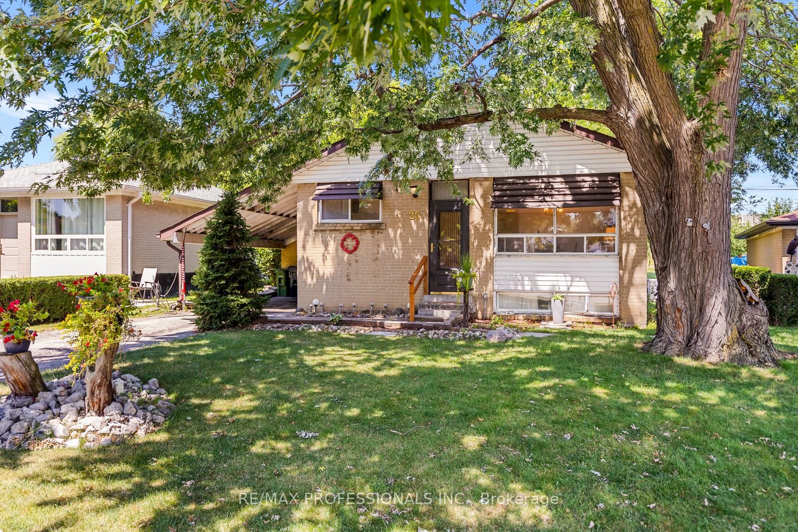 25 Hardwick Court, Toronto, ON M9C 4G5 photo 2