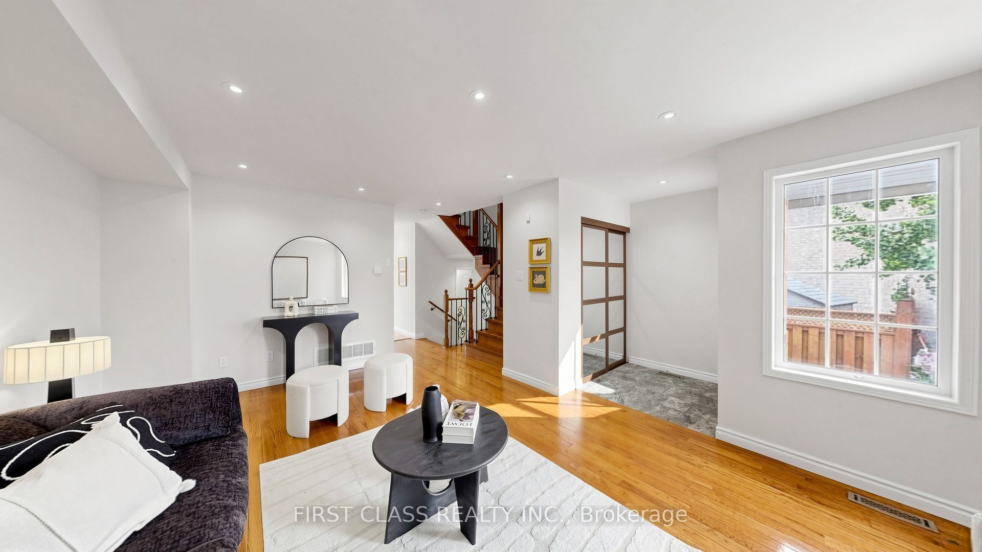 399 Stonetree Court, Mississauga, ON L5B 4H3 photo 2