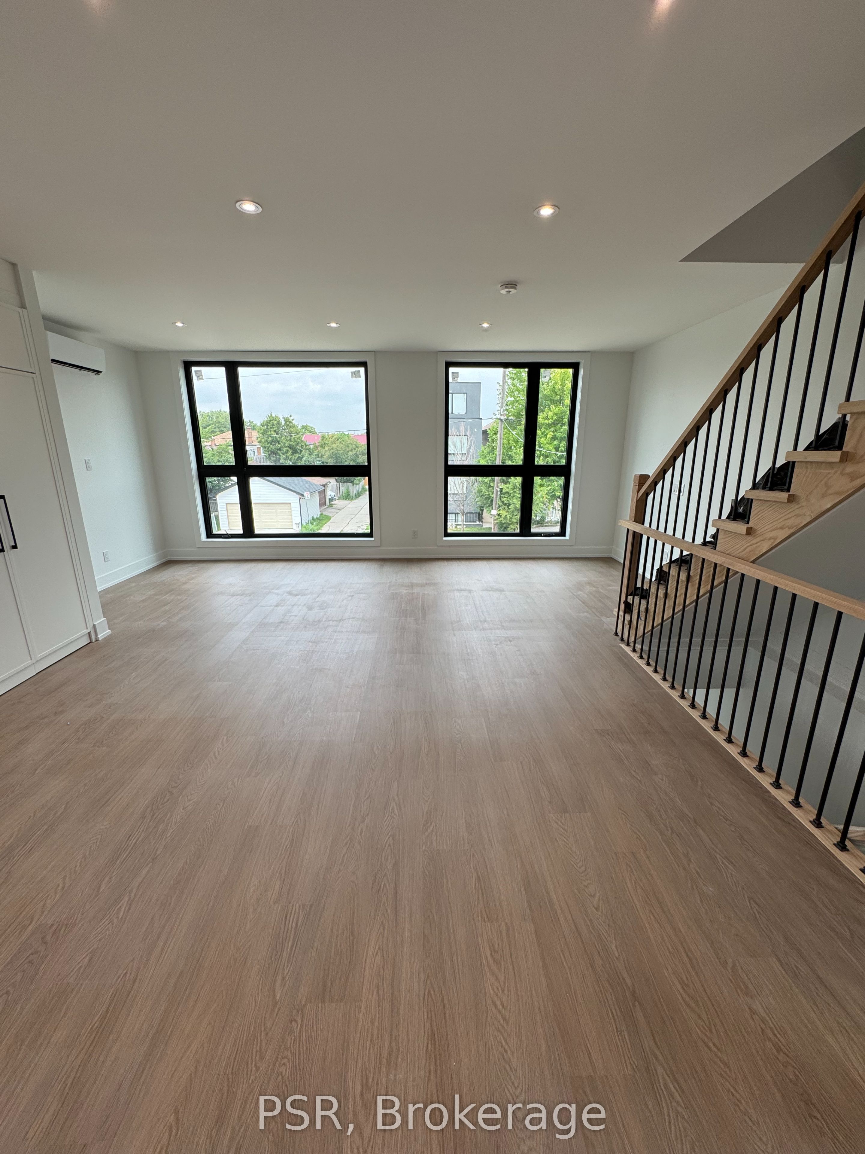 99 Ypres Road Upper, Toronto, ON M6M 3X2 photo 3