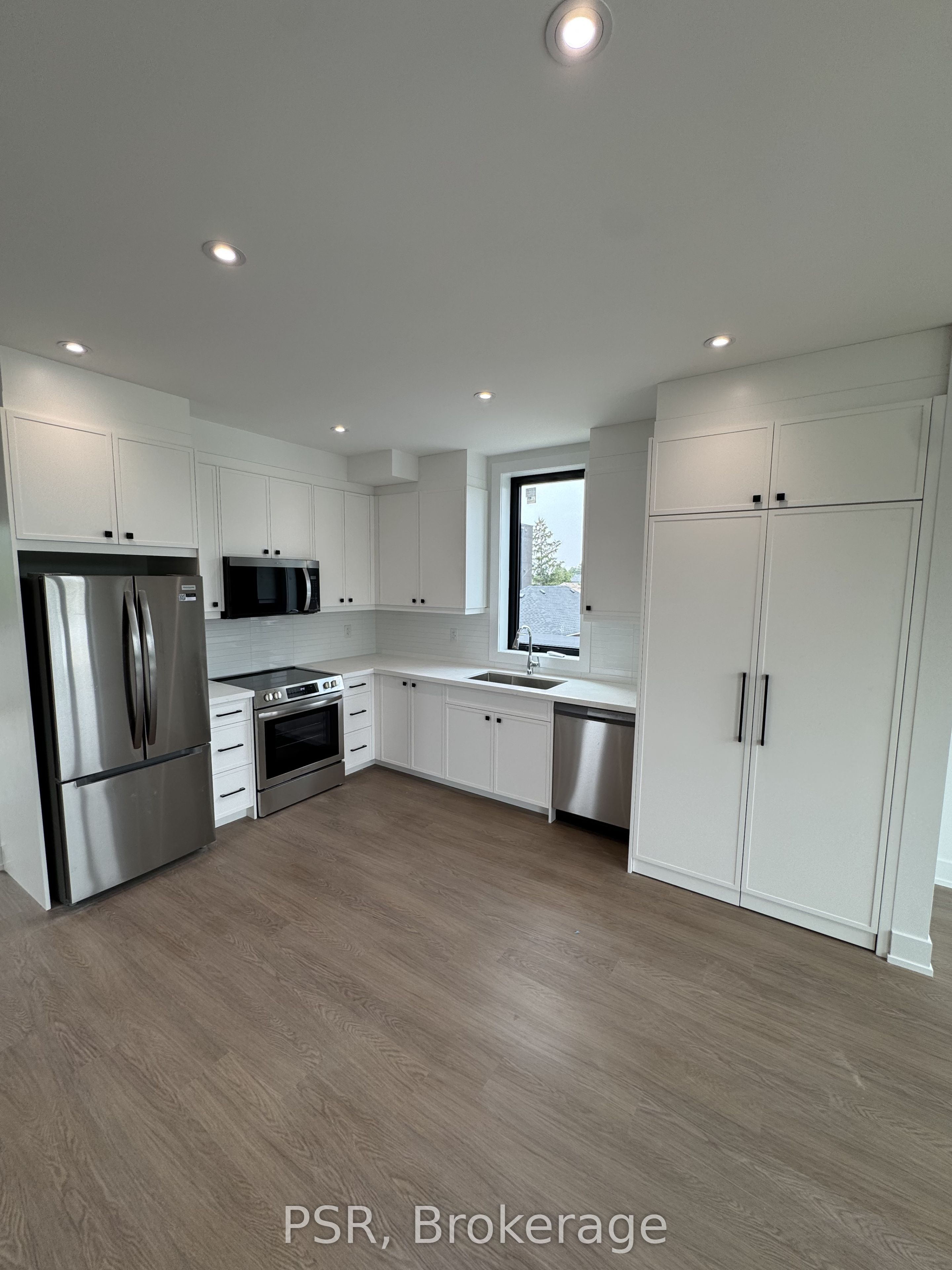 99 Ypres Road Upper, Toronto, ON M6M 3X2 photo 5